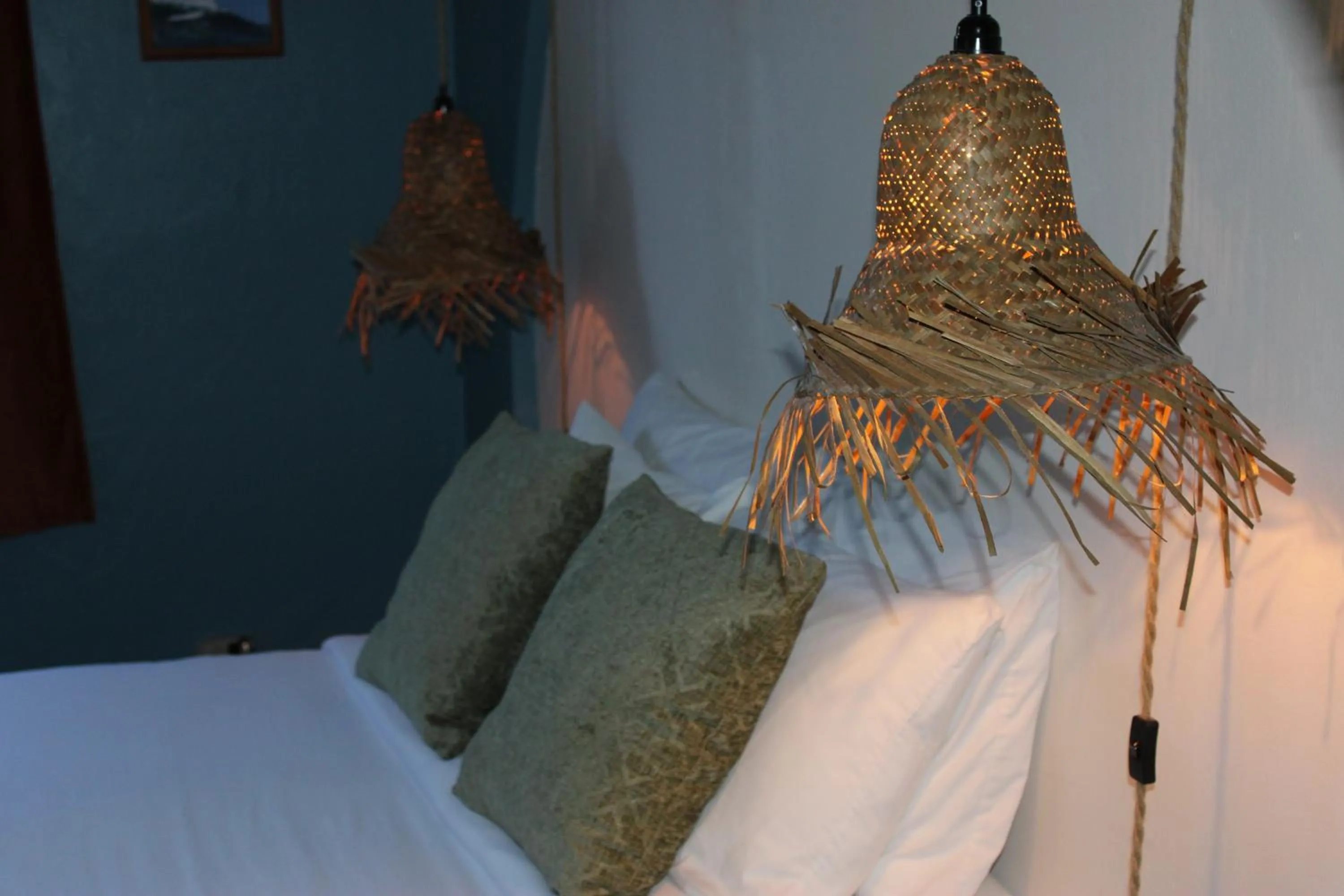 Bed in Numero Uno Beach Apartments