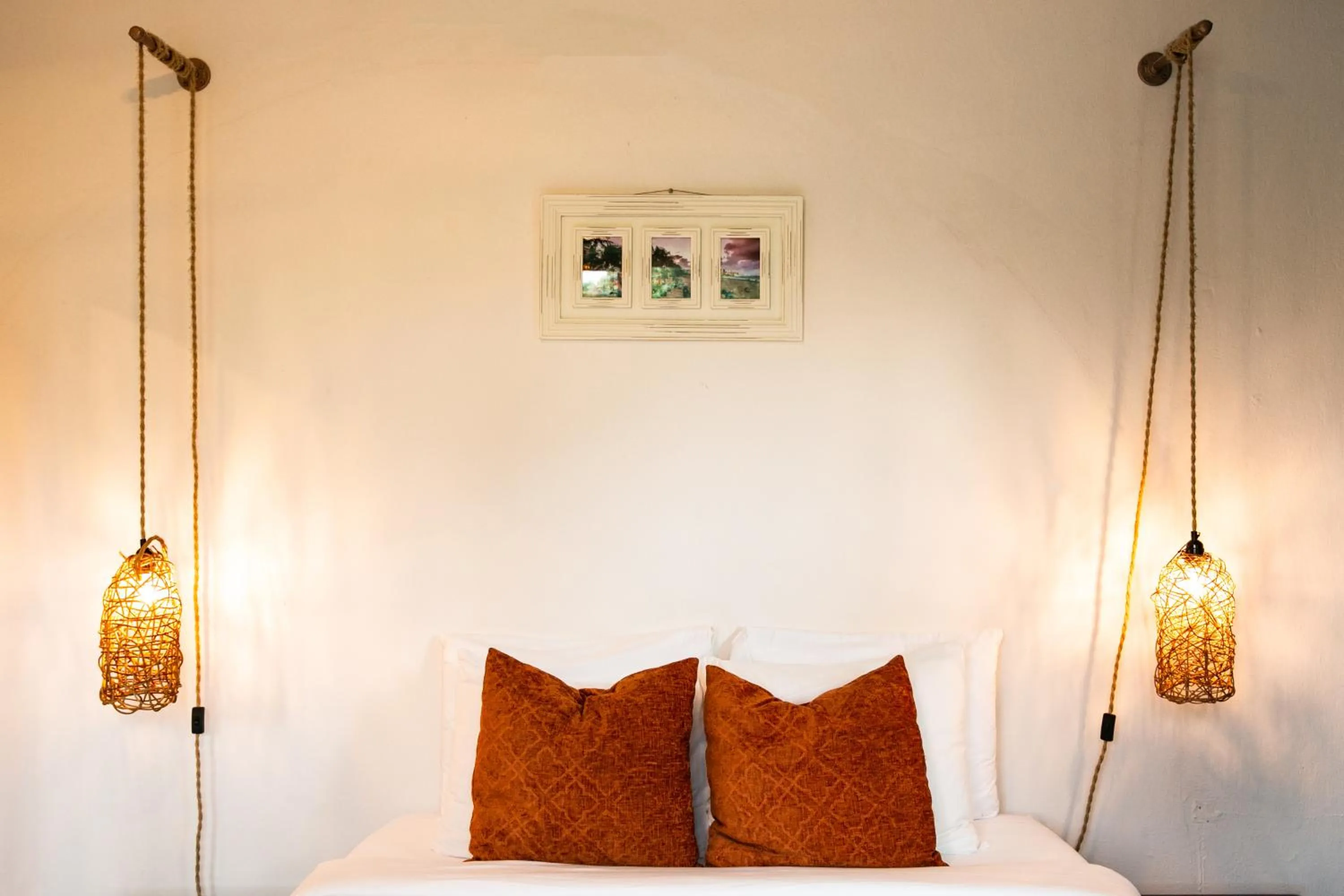 Bed in Numero Uno Beach Apartments