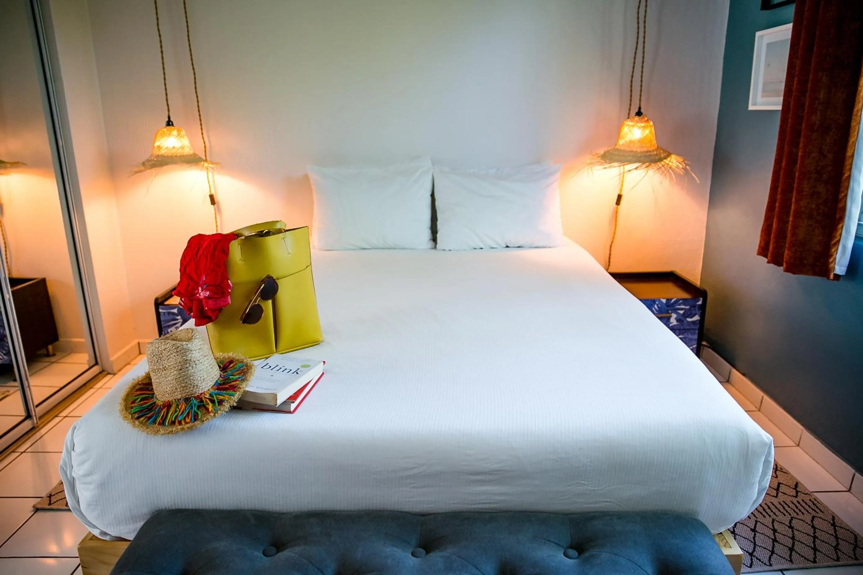 Bed in Numero Uno Beach Apartments