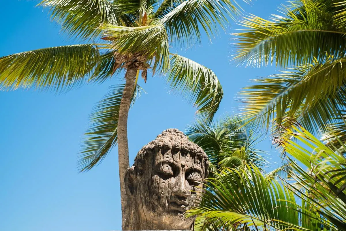 Decorative detail in Numero Uno Beach Apartments