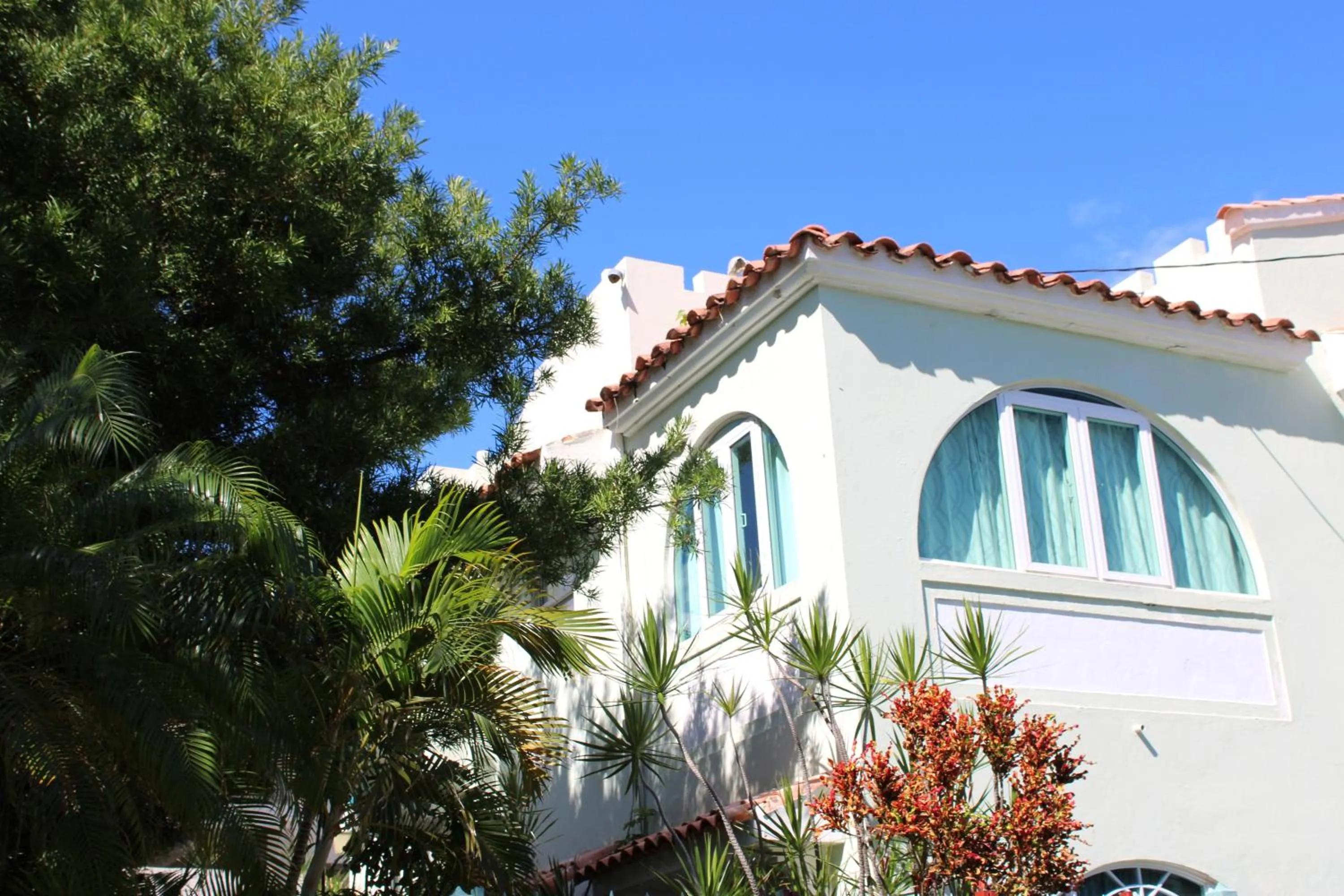 Property building in Numero Uno Beach Apartments