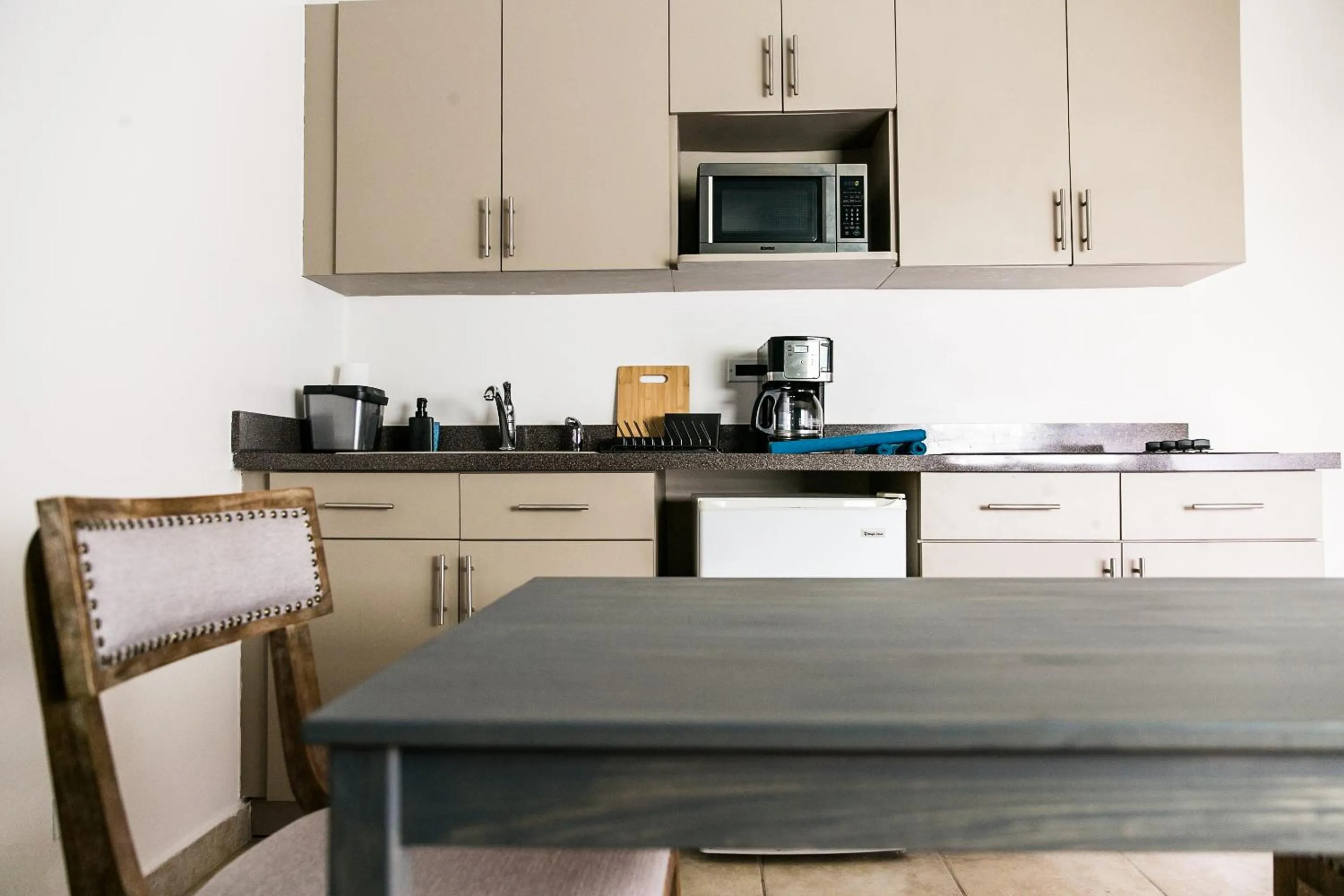 Kitchen or kitchenette in Numero Uno Beach Apartments