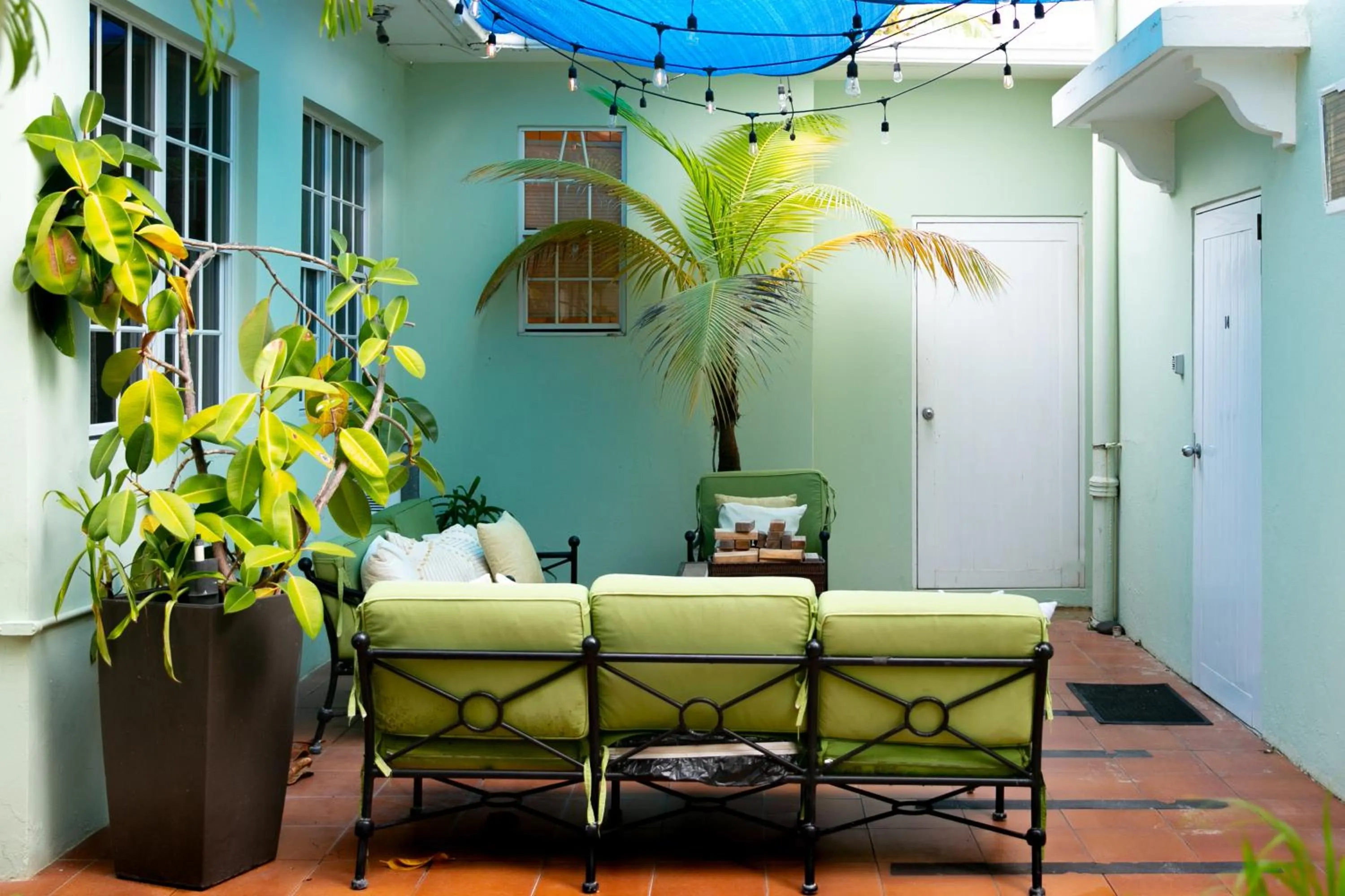 Numero Uno Beach Apartments