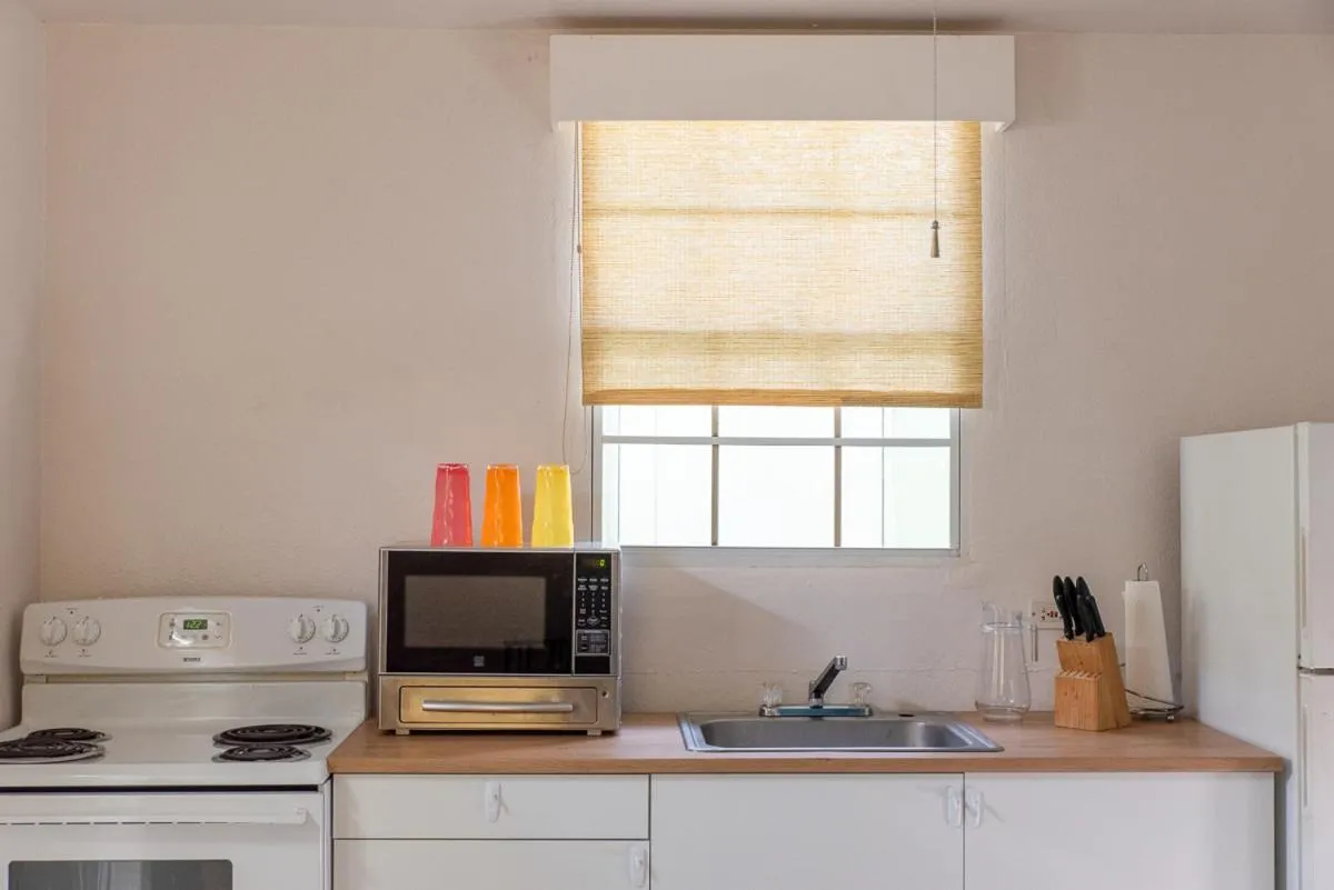 Kitchen or kitchenette in Numero Uno Beach Apartments