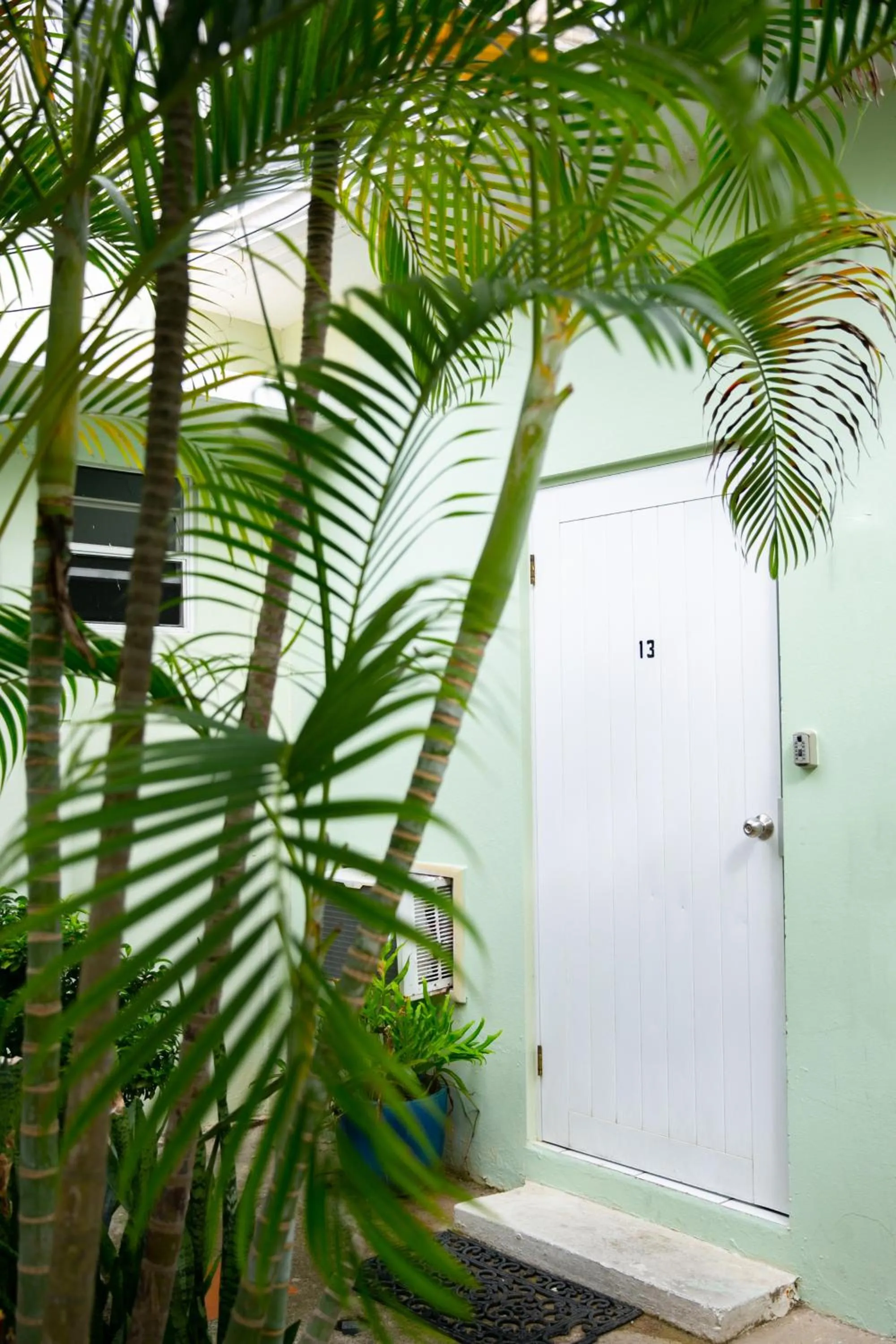 Numero Uno Beach Apartments