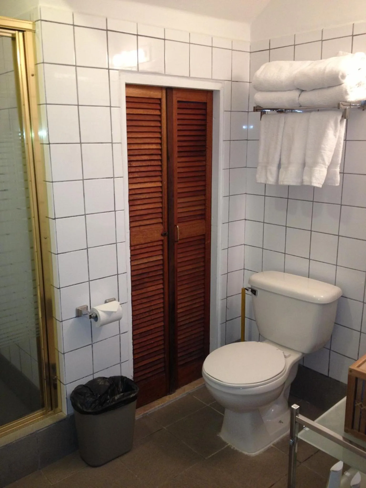 Toilet in Numero Uno Beach Apartments