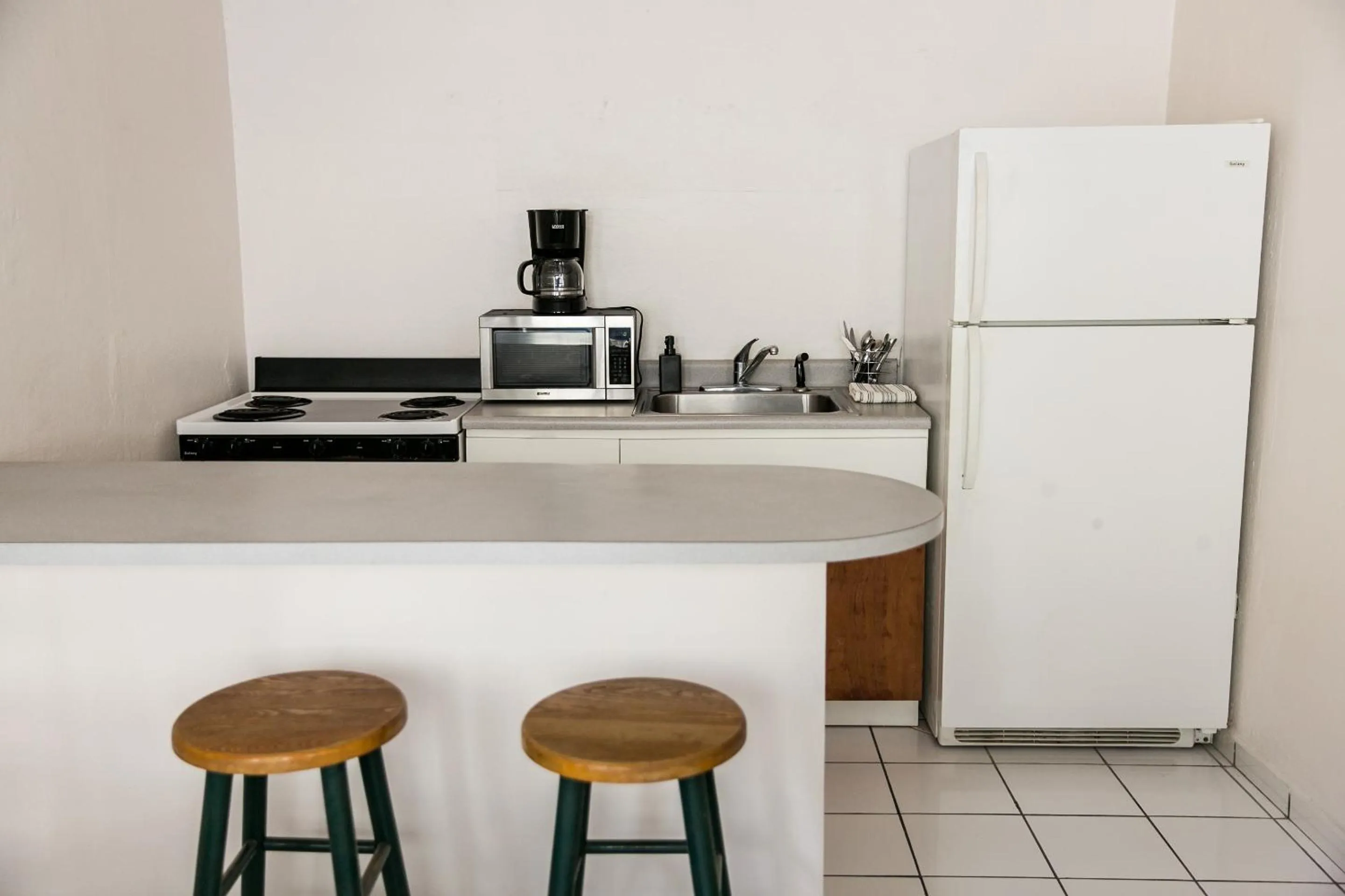 Coffee/tea facilities in Numero Uno Beach Apartments