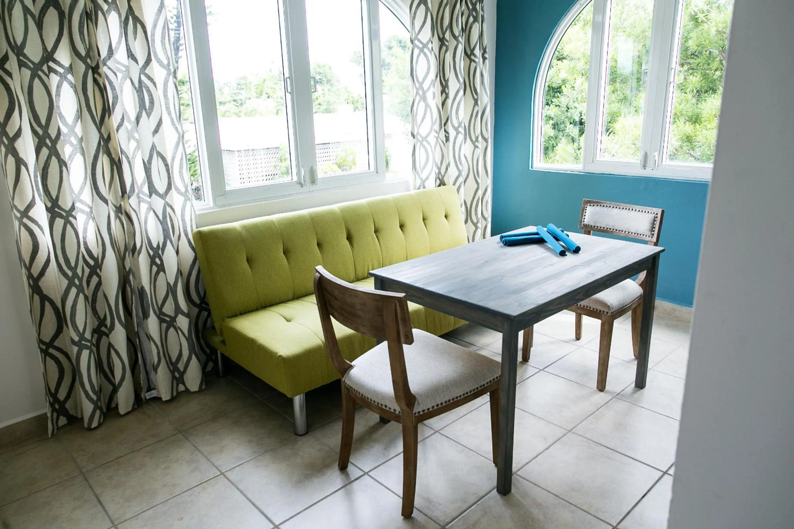 Living room in Numero Uno Beach Apartments