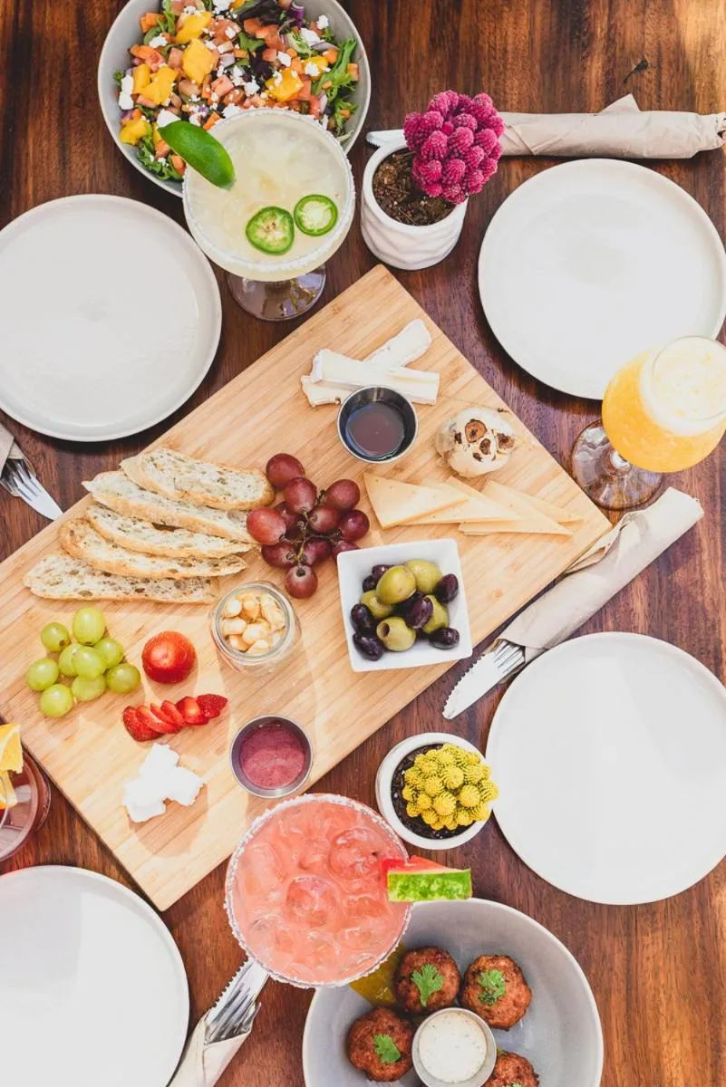 Food and drinks in Numero Uno Beach Apartments