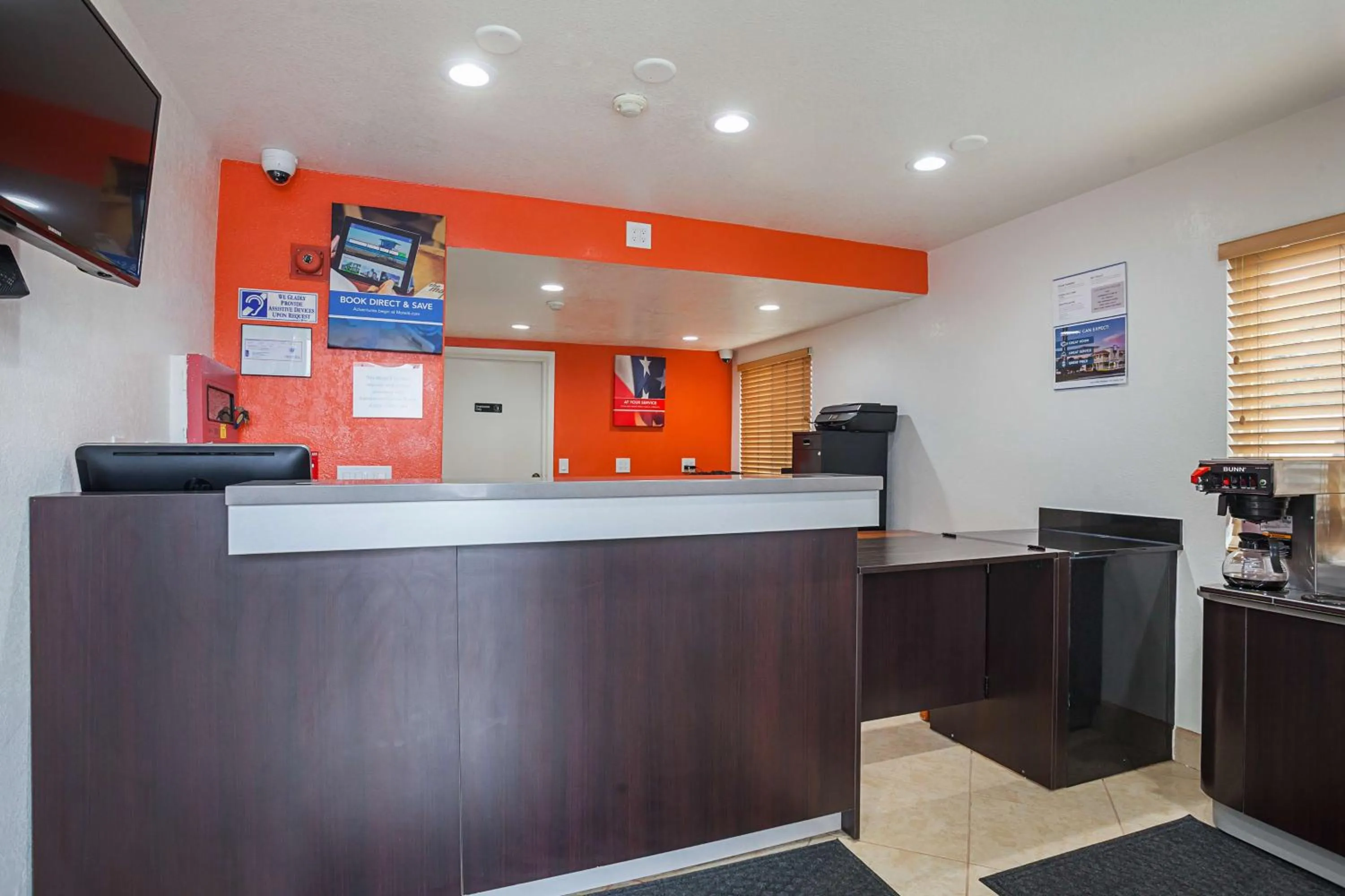 TV and multimedia in Motel 6-Ventura, CA - Downtown