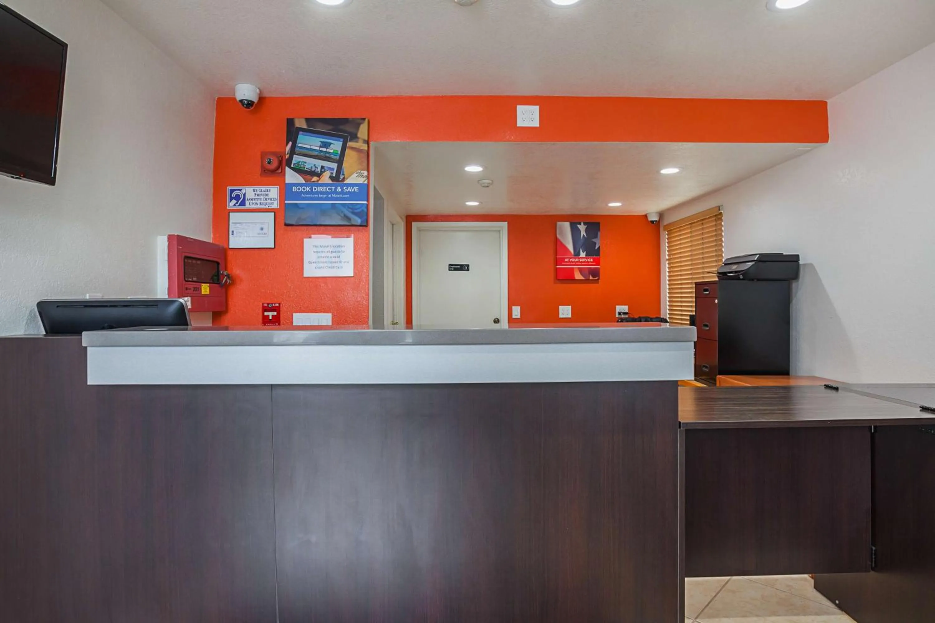 Lobby or reception in Motel 6-Ventura, CA - Downtown