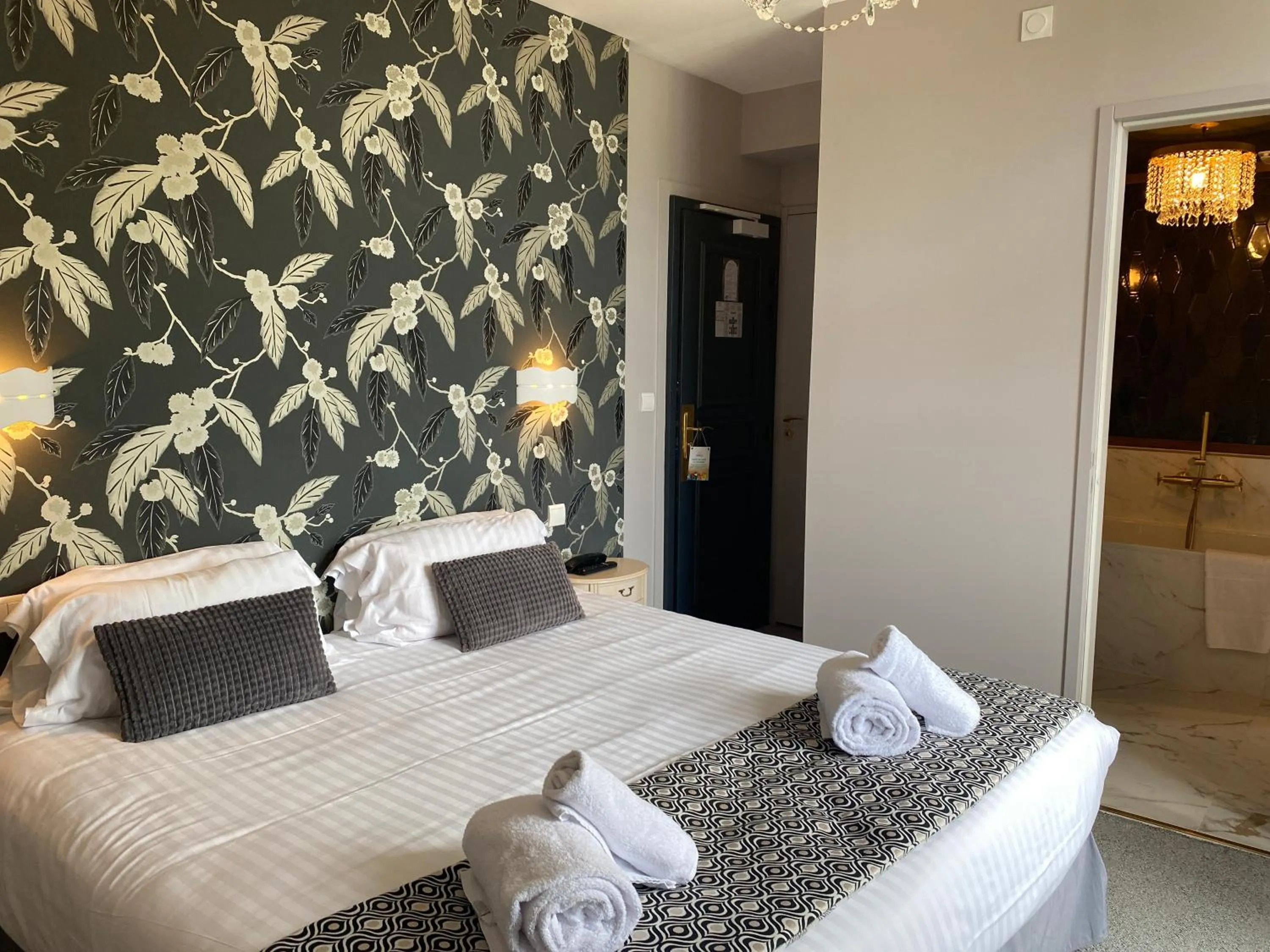 Photo of the whole room, Bed in Park Hotel Bellevue