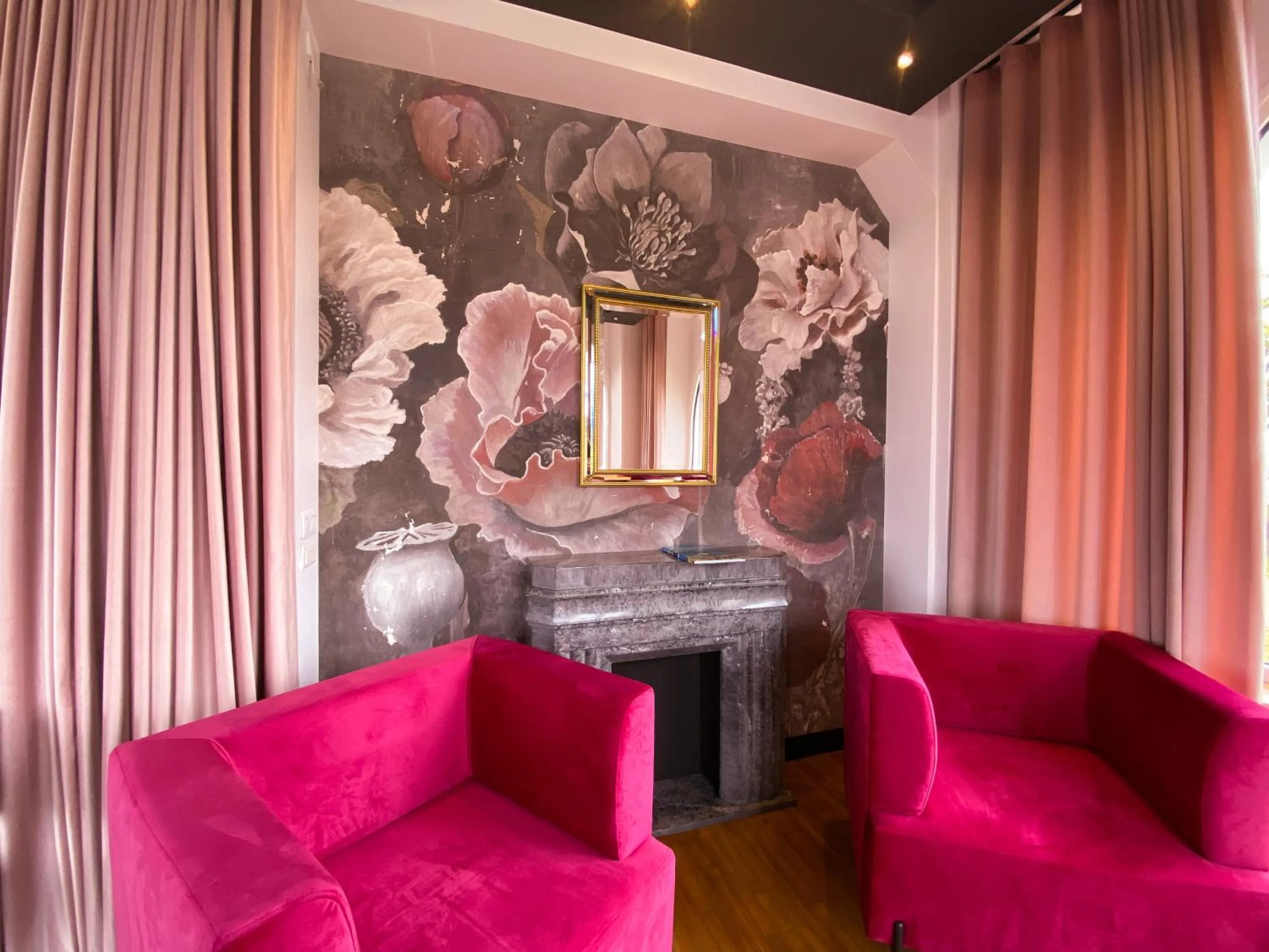 Communal lounge/ TV room in Park Hotel Bellevue