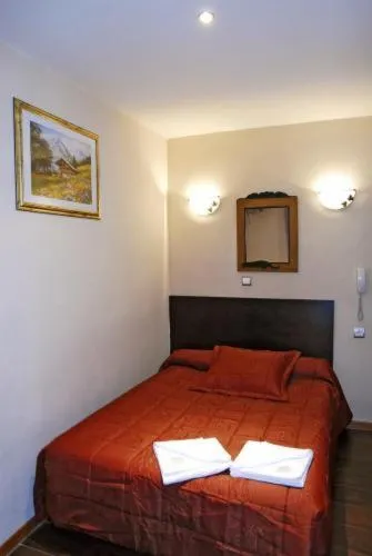 Double Room in Hôtel de l'Aveyron