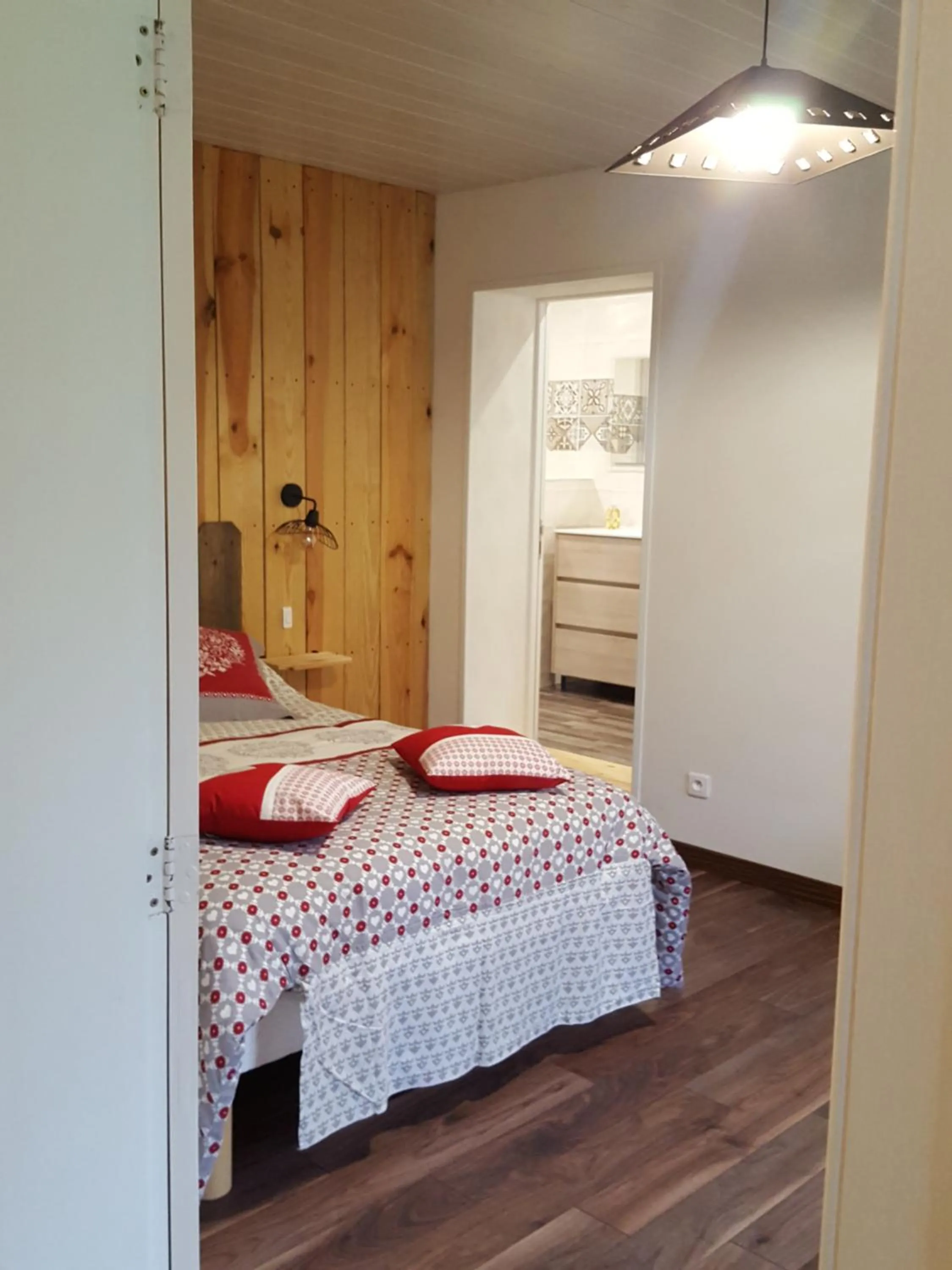 Photo of the whole room, Bed in Chez Alexandra