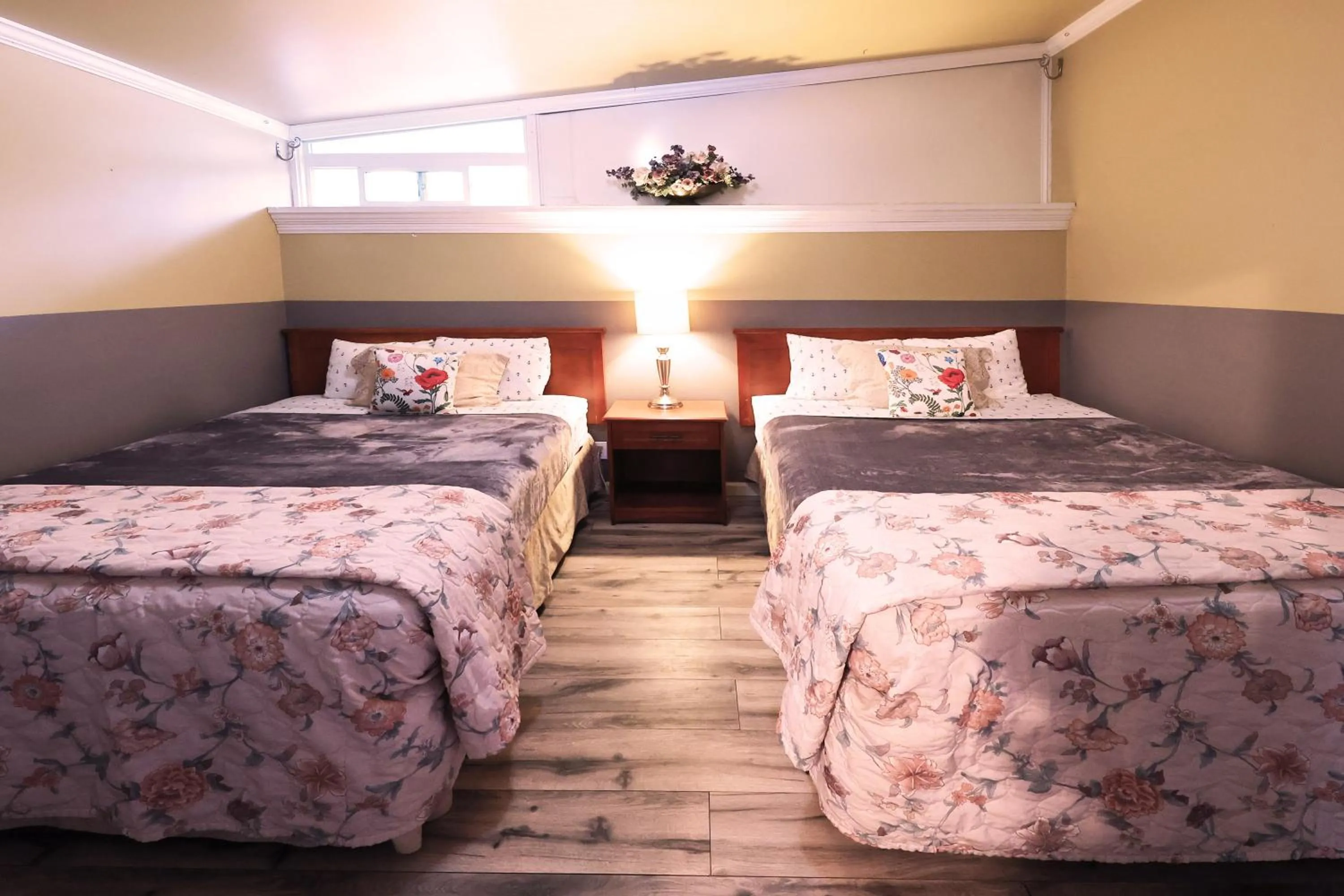 Bedroom, Bed in Beachwood Condos & Resort