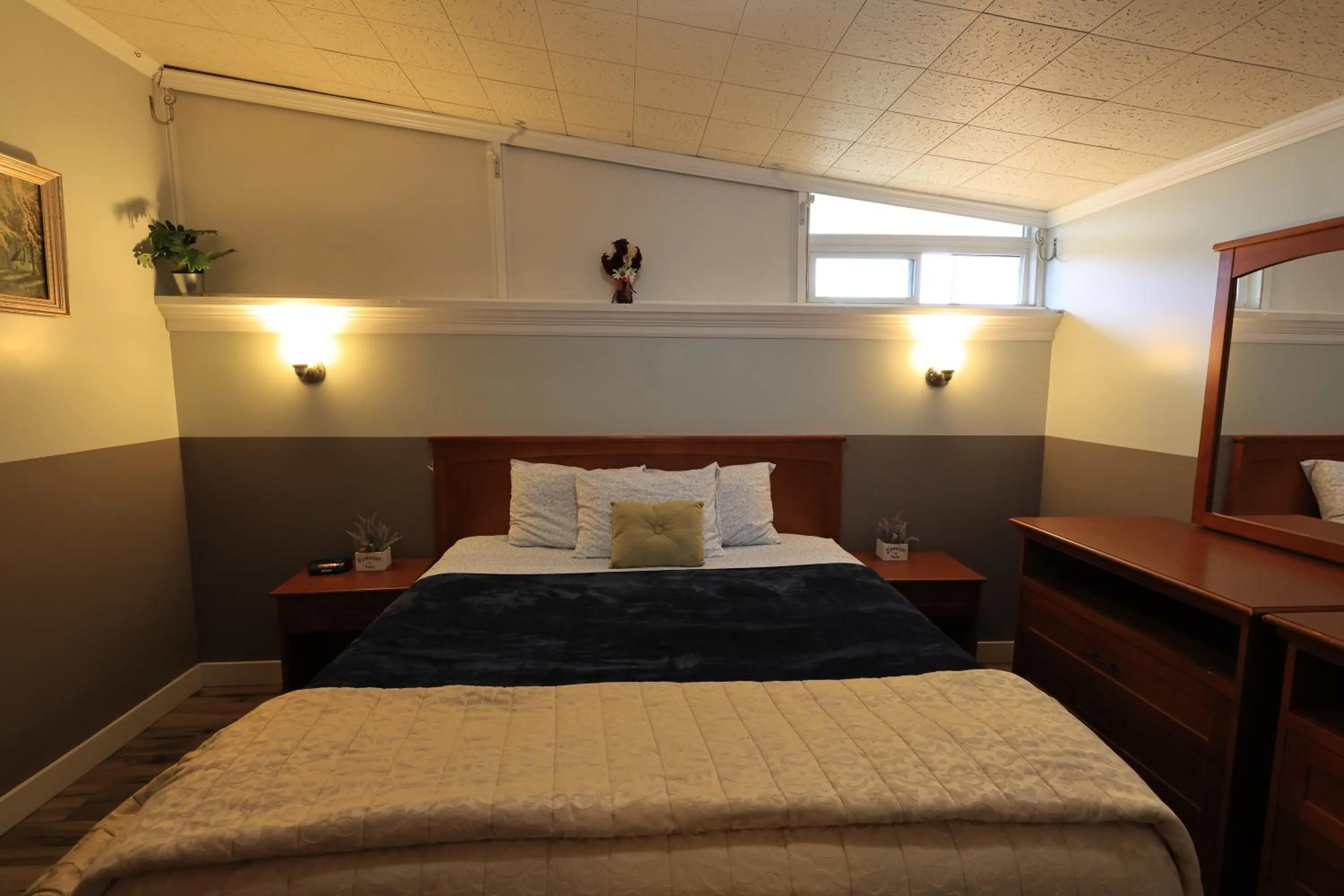 Bedroom, Bed in Beachwood Condos & Resort