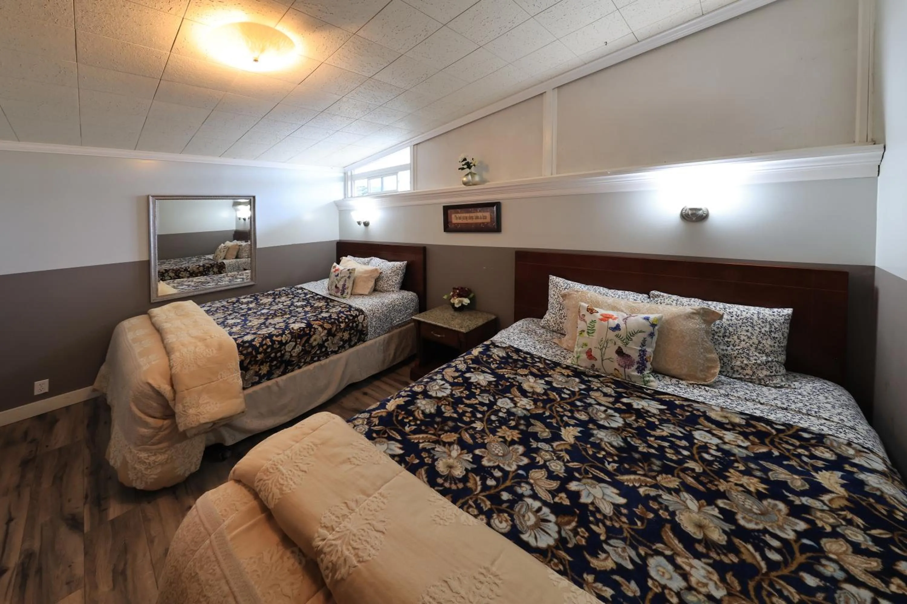 Bedroom, Bed in Beachwood Condos & Resort