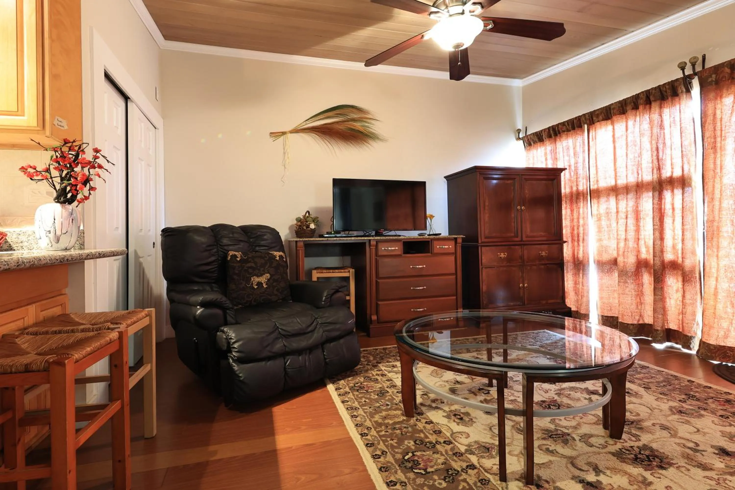Seating area in Beachwood Condos & Resort