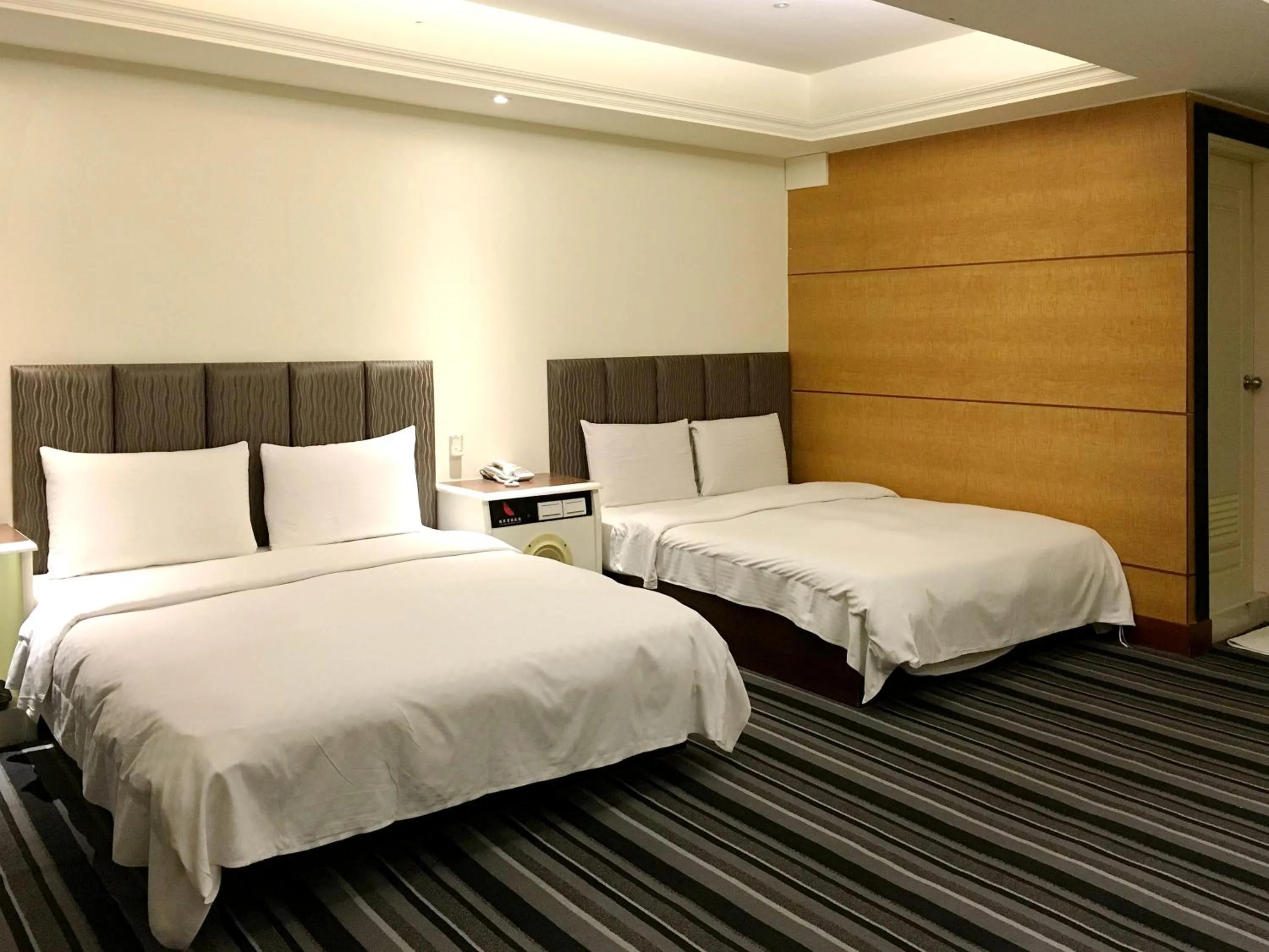 Bed in Zaw Jung Business Hotel