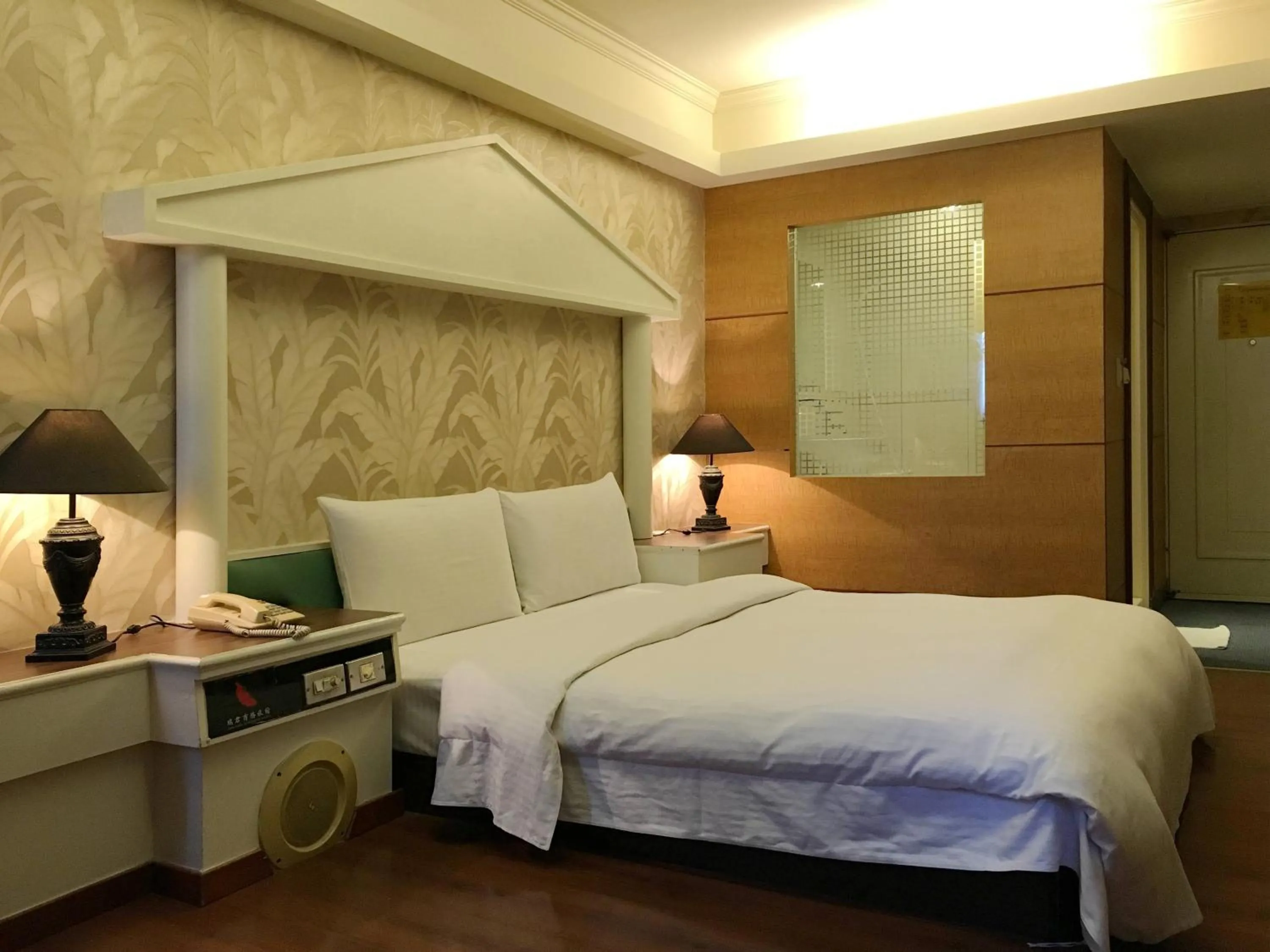 Bed in Zaw Jung Business Hotel
