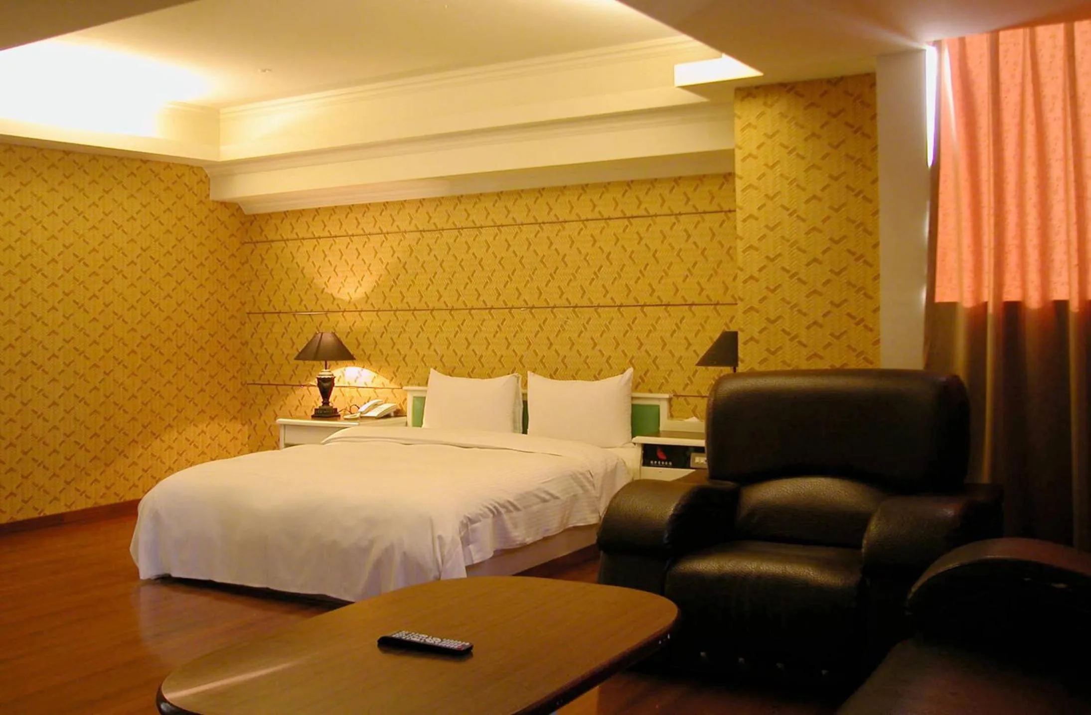 Bed in Zaw Jung Business Hotel