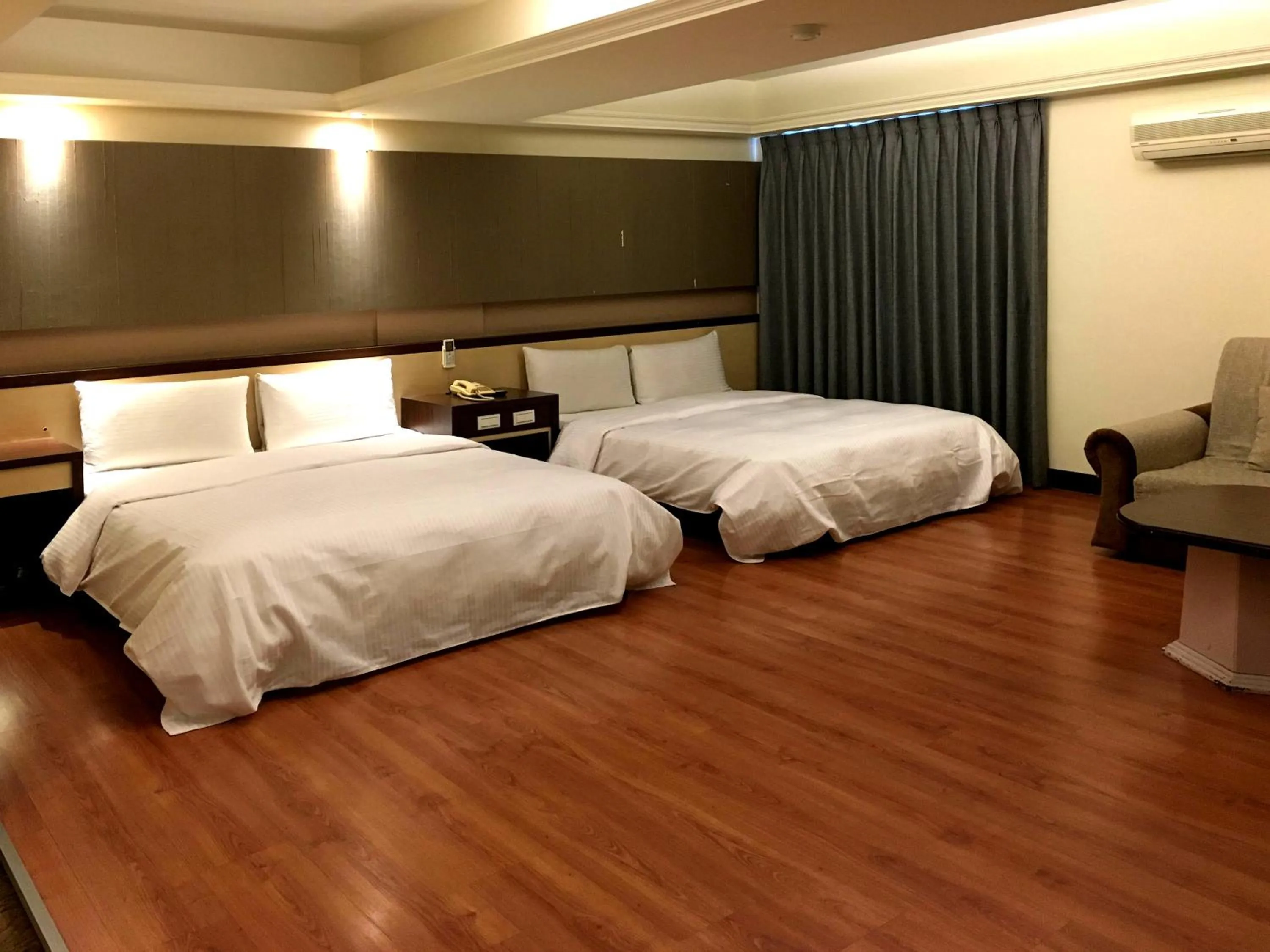 Bed in Zaw Jung Business Hotel