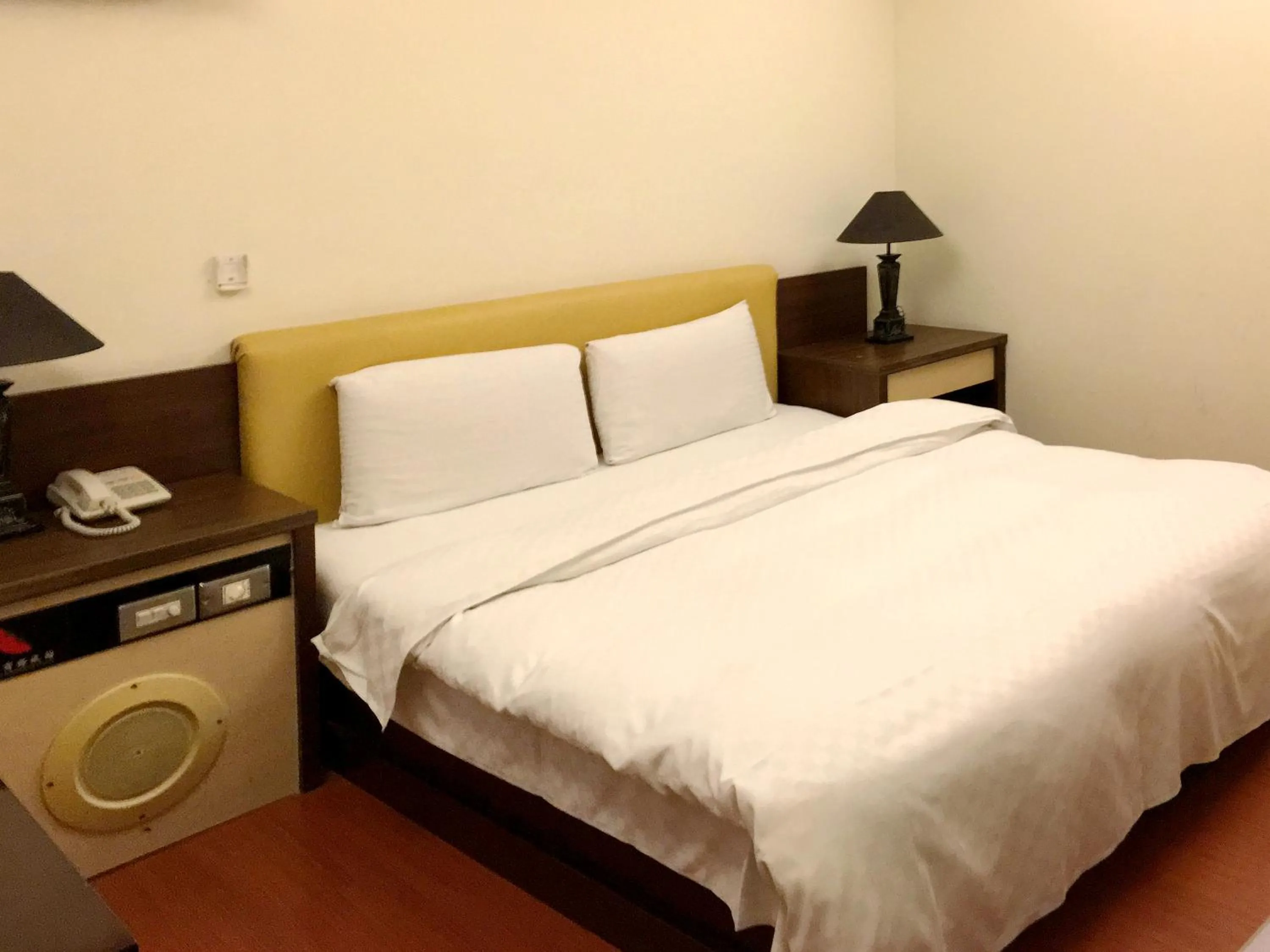 Bed in Zaw Jung Business Hotel