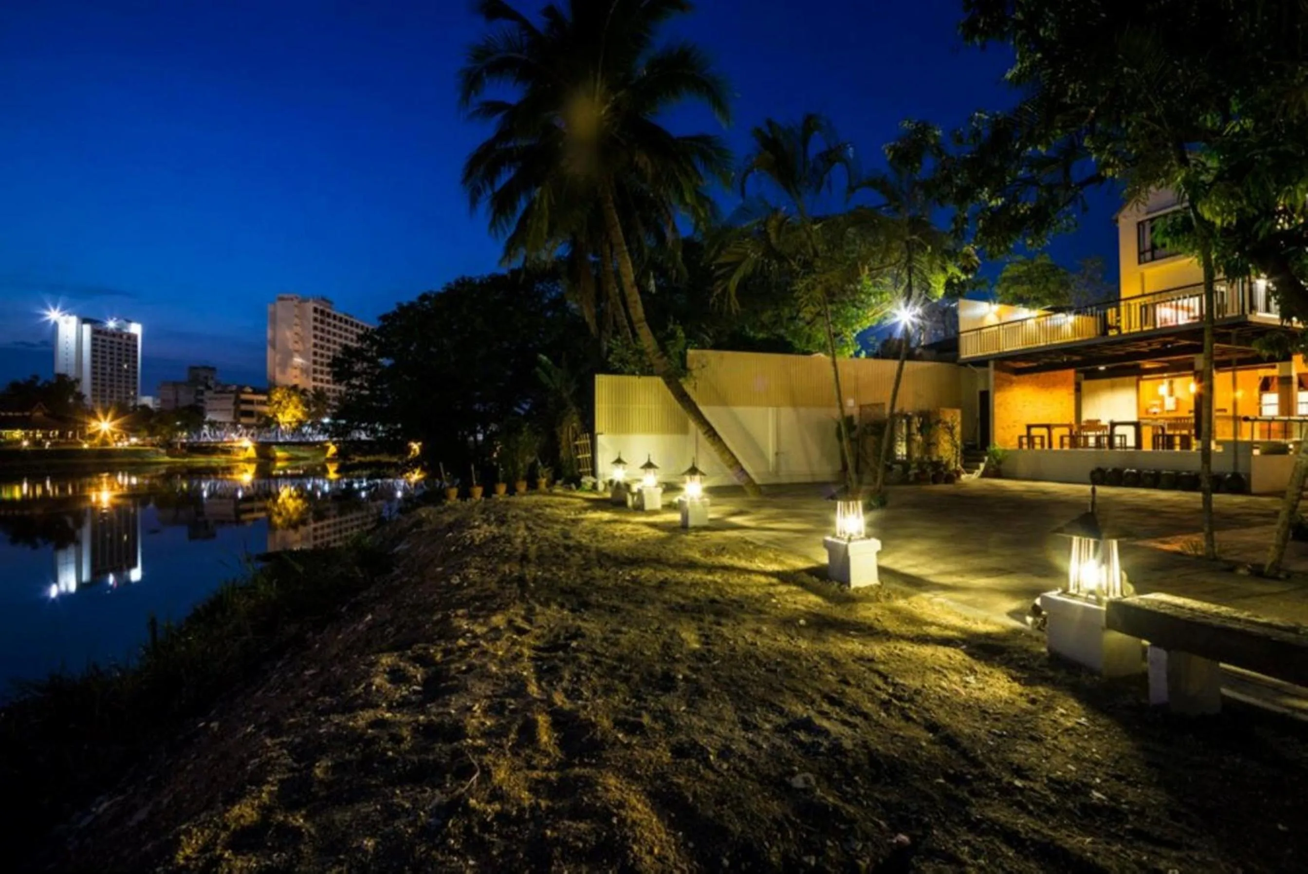 Facade/entrance in Baan Ing Ping