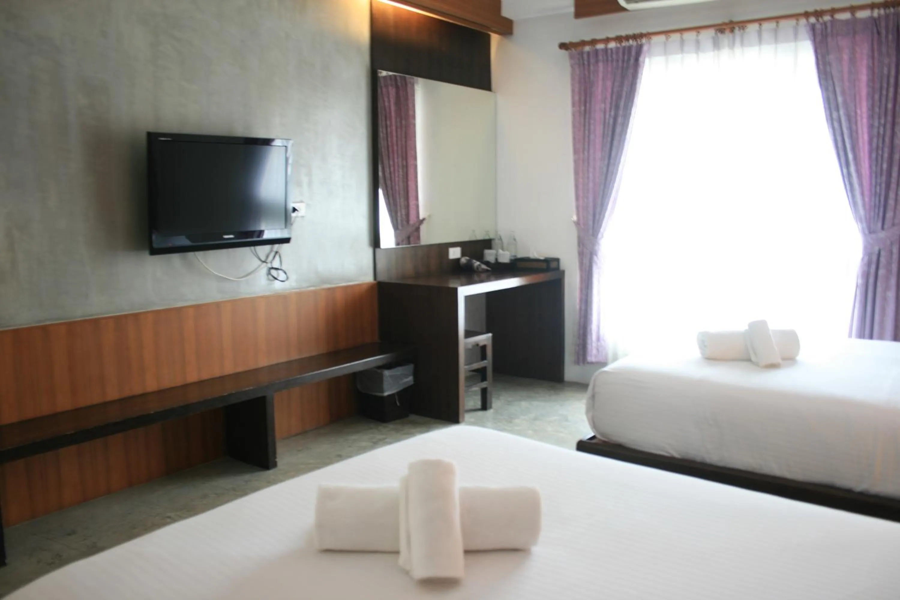 Photo of the whole room, Bed in Baan Ing Ping