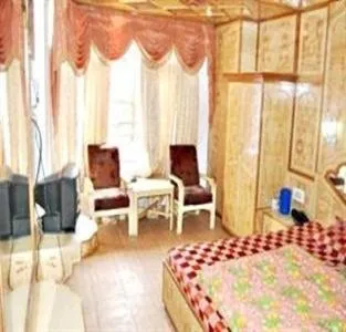 Photo of the whole room, Bed in Hotel Gulmarg Regency