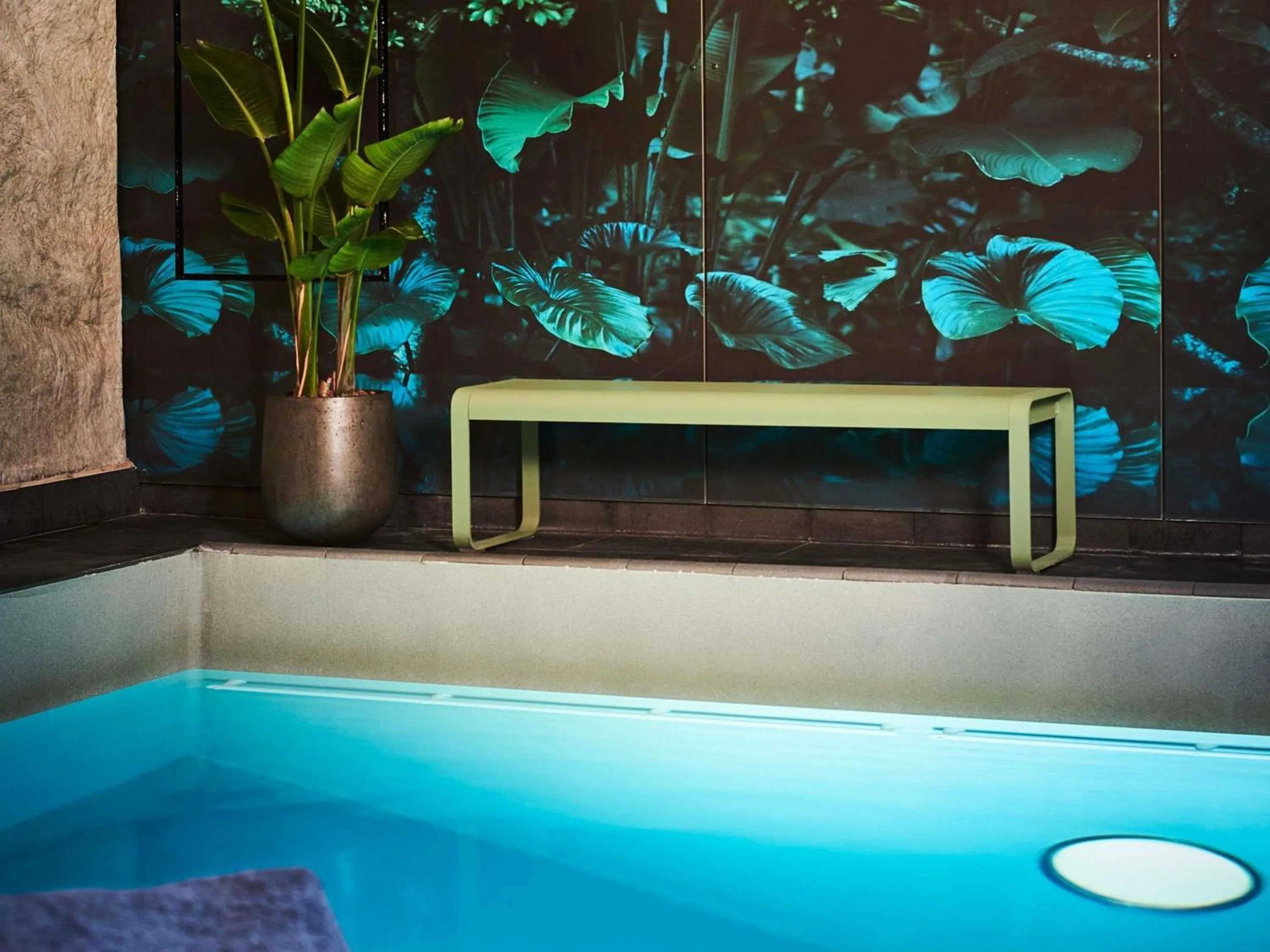 Pool view in Novotel Paris Gare De Lyon