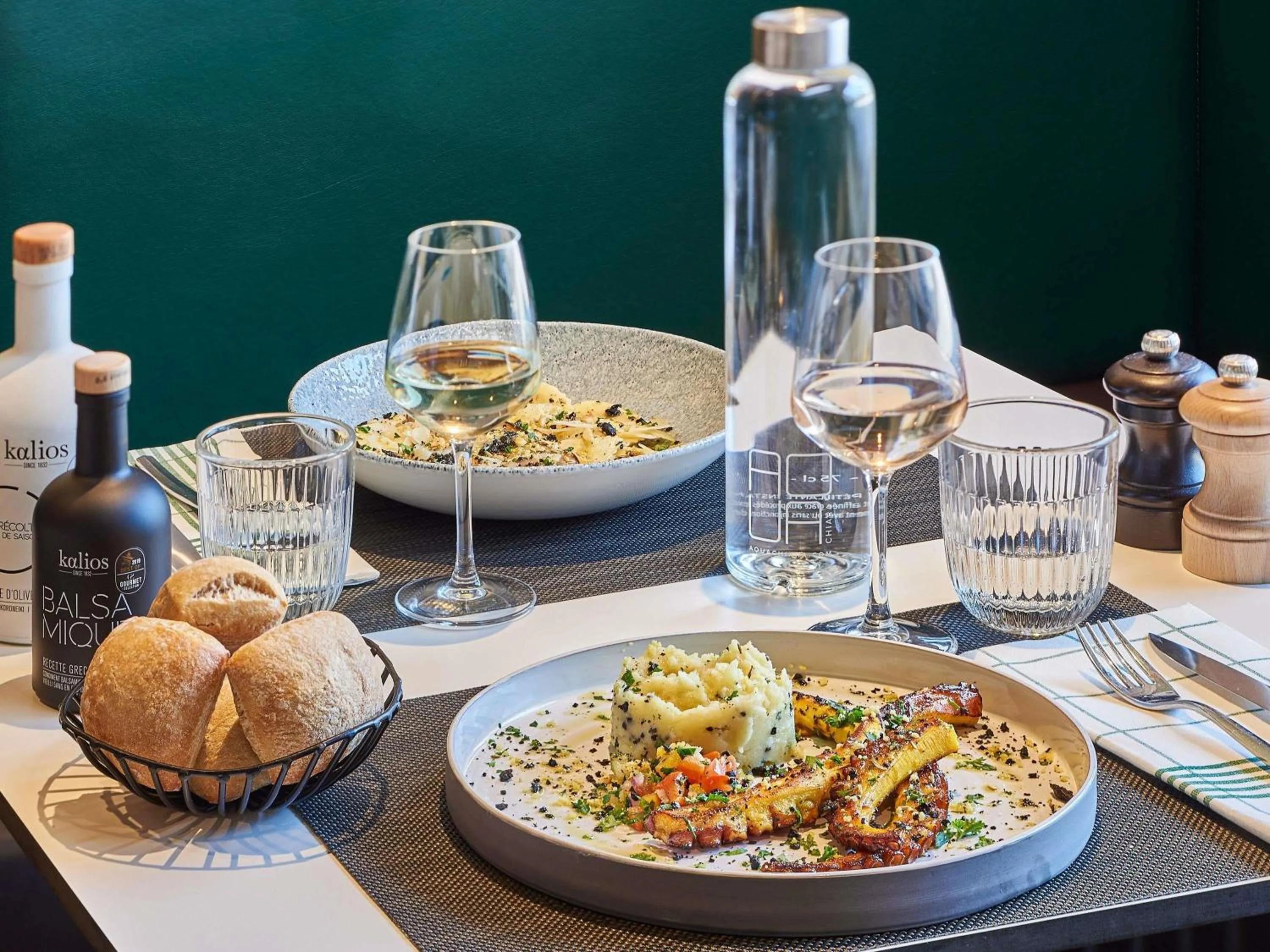 Restaurant/places to eat in Novotel Paris Gare De Lyon