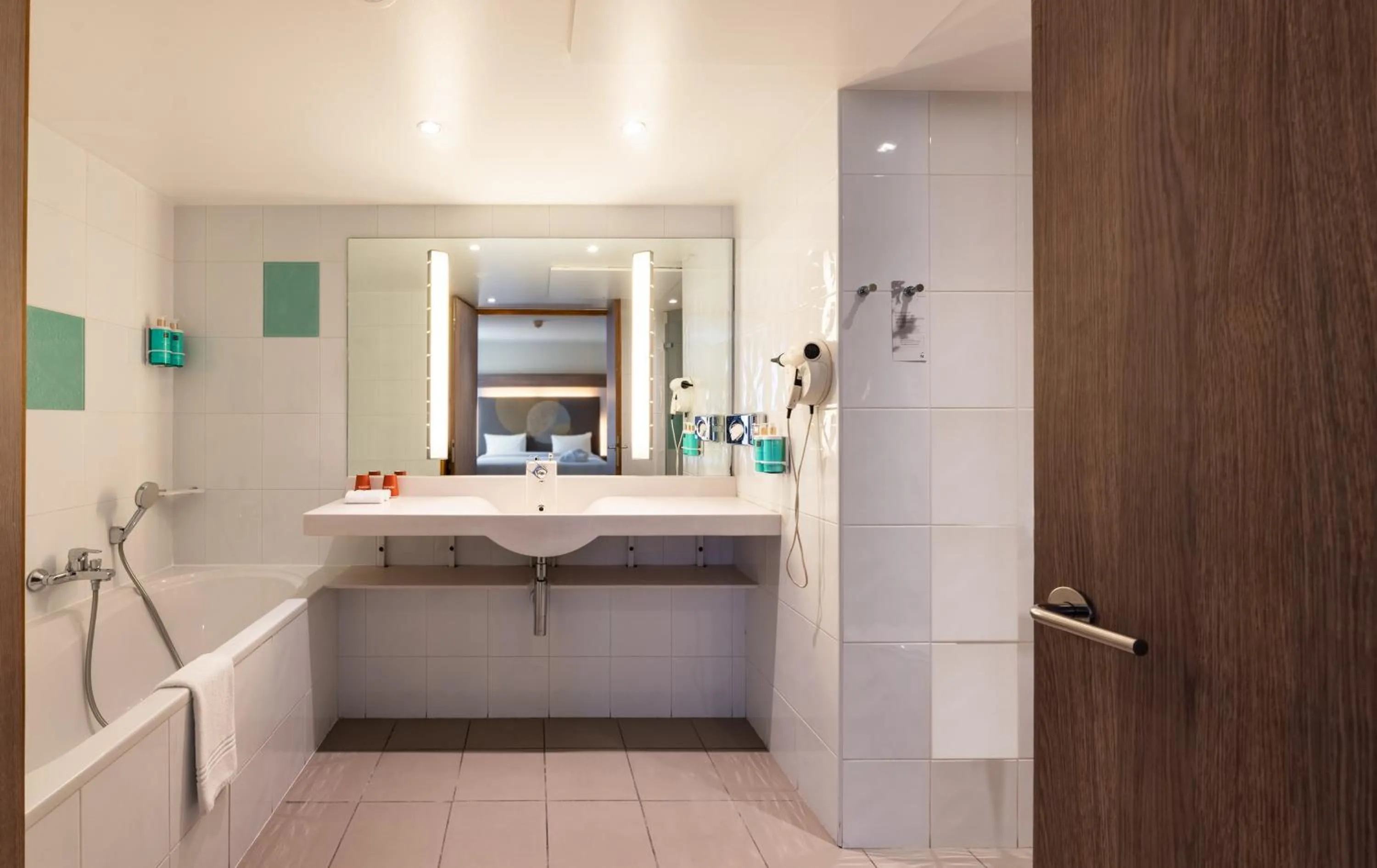 Shower in Novotel Paris Gare De Lyon