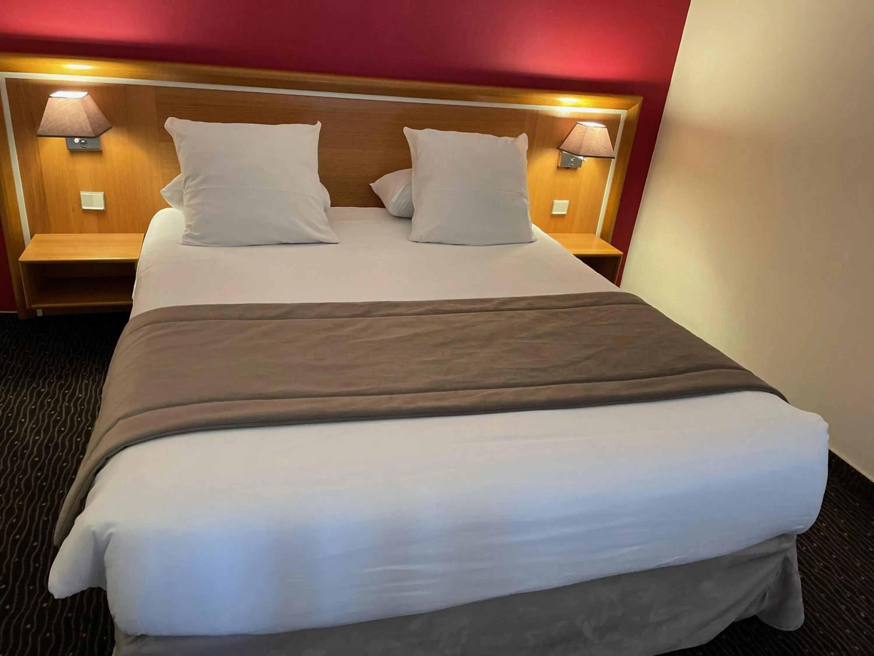 Bed in Domaine de la Forêt d'Orient, Logis Hôtel, Restaurant, Spa et Golf