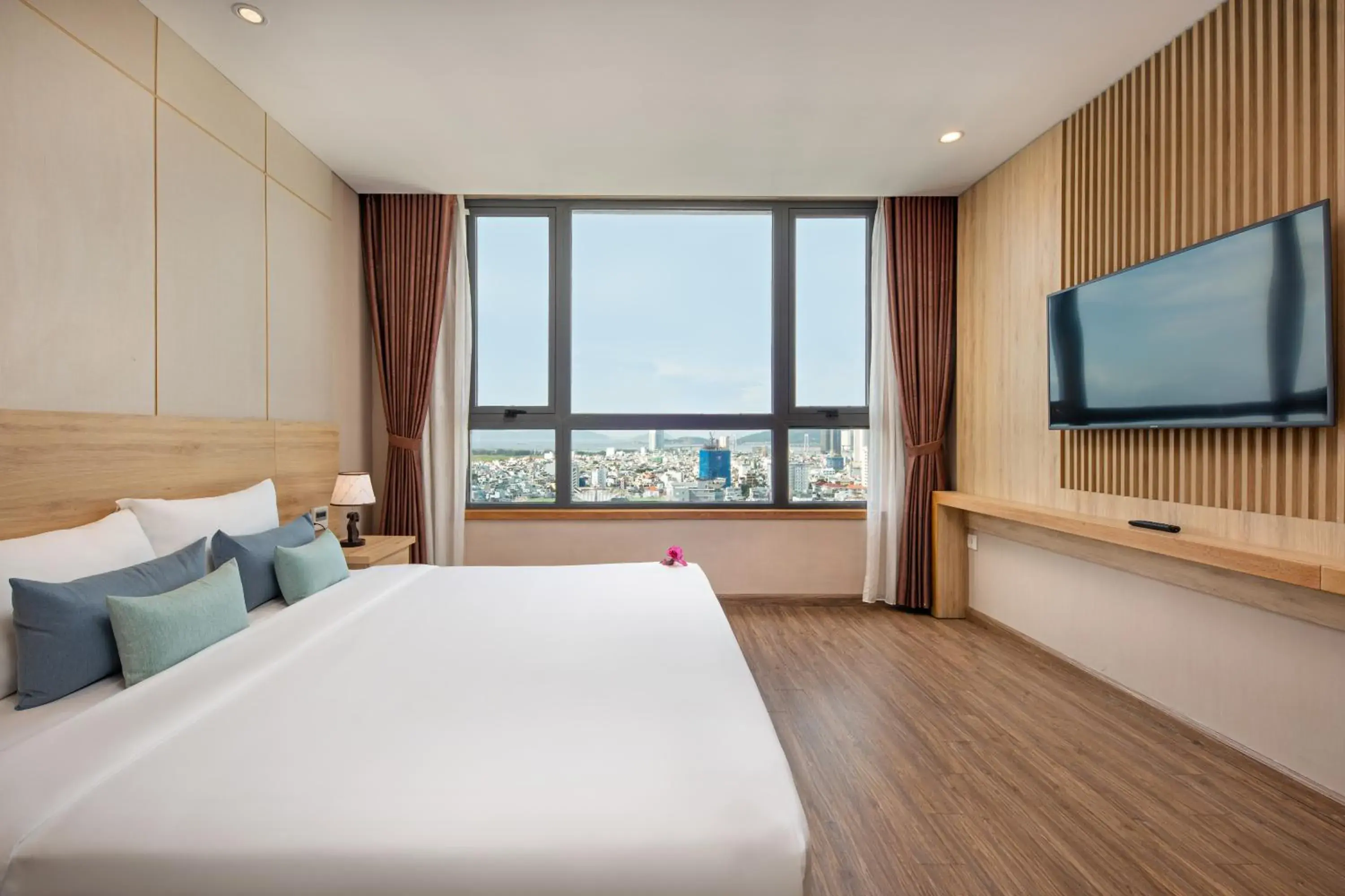 Deluxe Double Room with City View in G8 Luxury Hotel and Spa Da Nang Deluxe Double Room with City View in G8 Luxury Hotel and Spa Da Nang