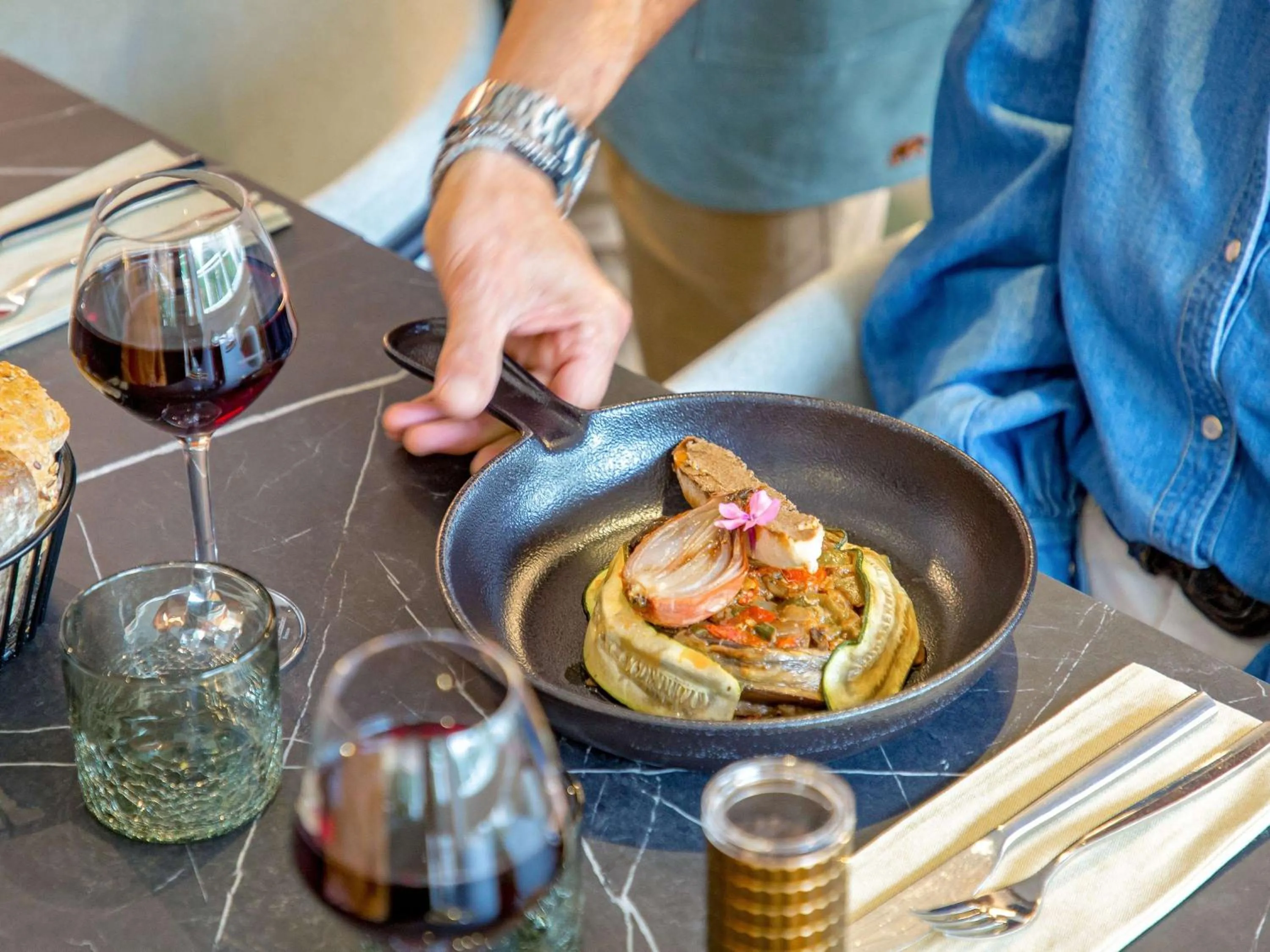 Restaurant/places to eat in Novotel Aix-en-Provence Beaumanoir