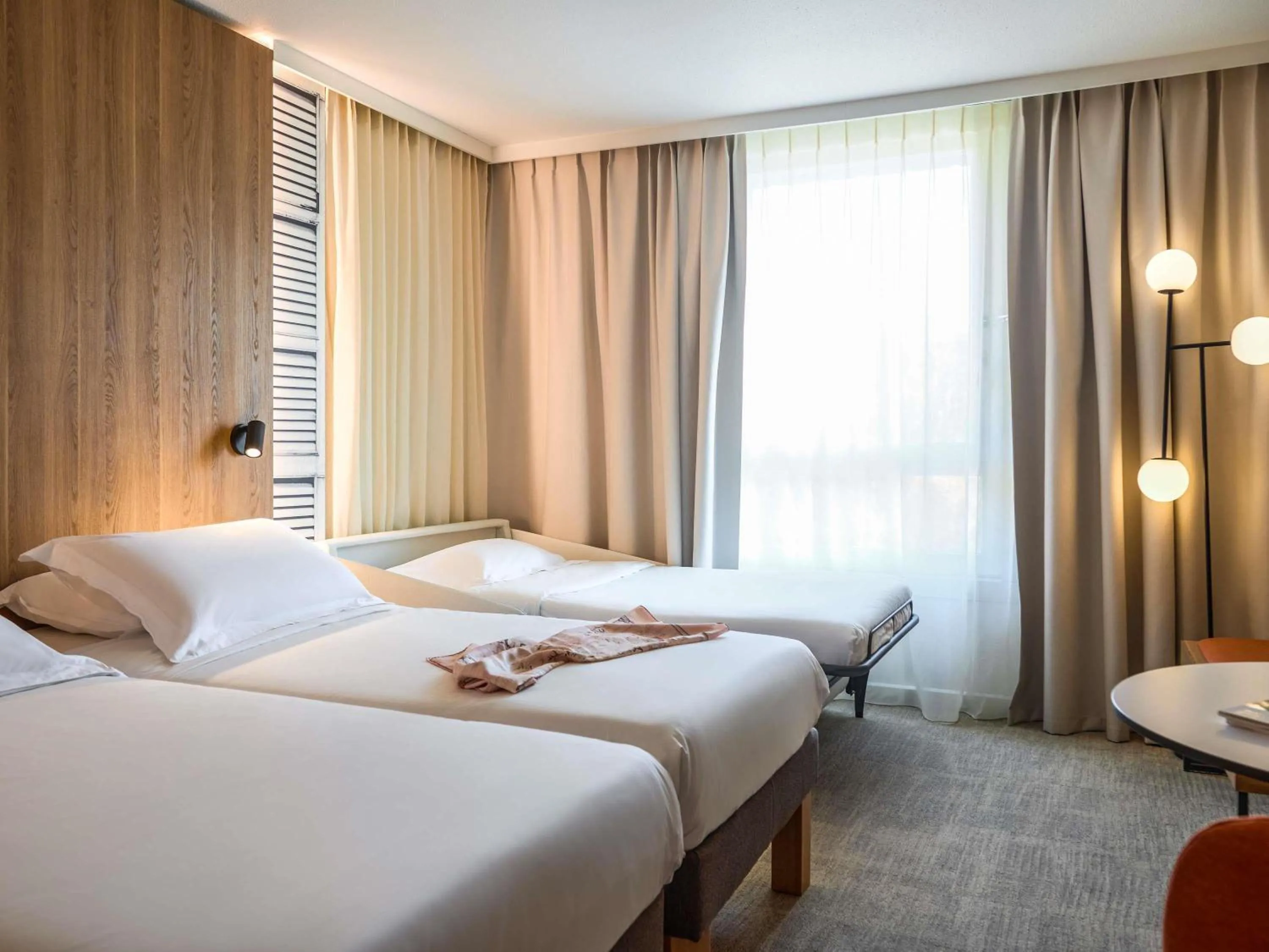 Bedroom, Bed in Mercure Aix en Provence Beaumanoir