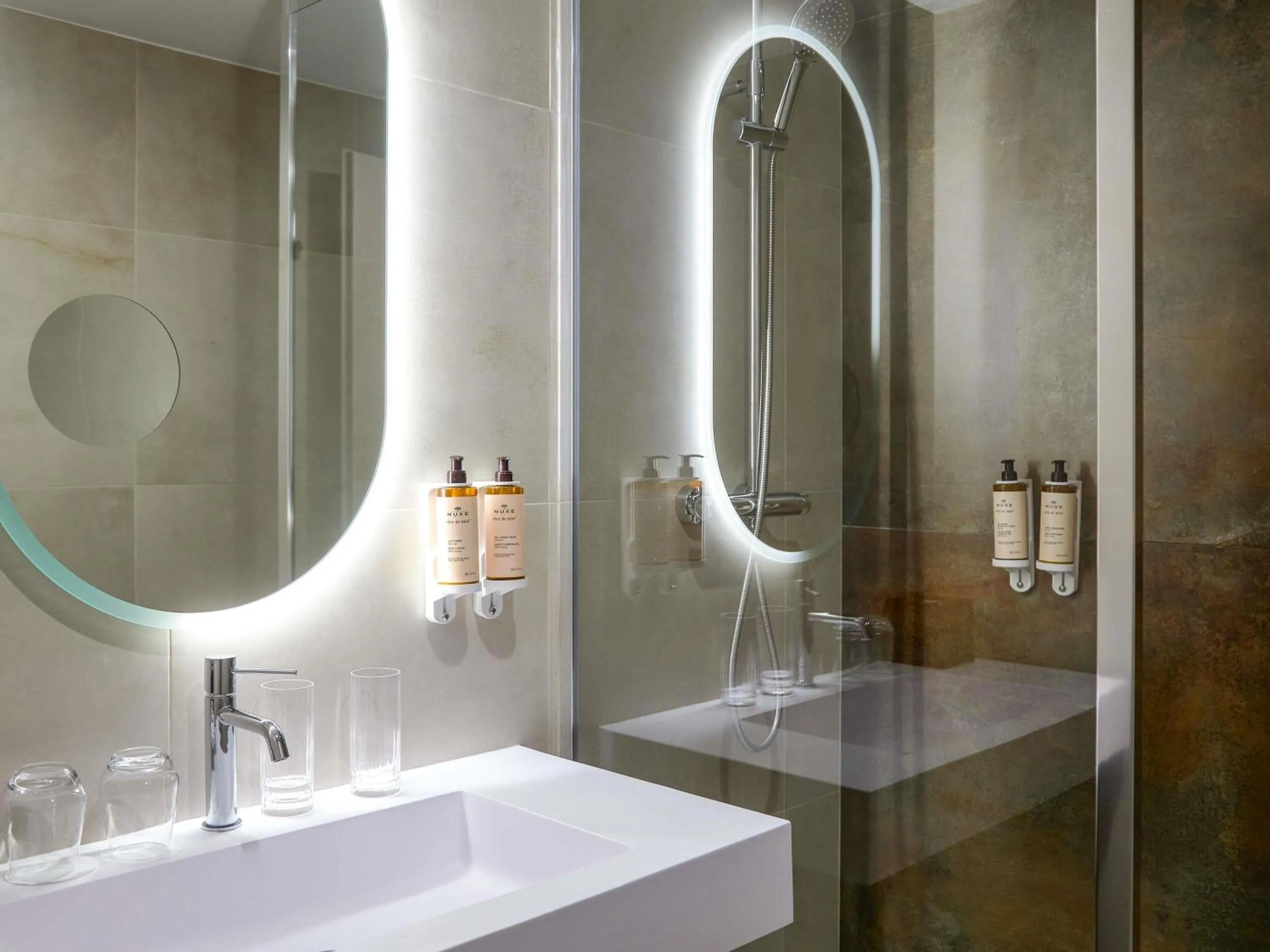 Bedroom in Mercure Aix en Provence Beaumanoir