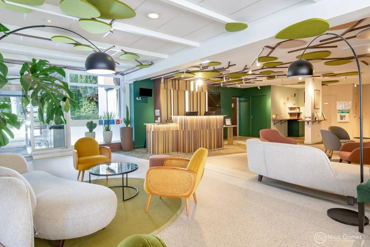 Property building in Novotel Aix-en-Provence Beaumanoir