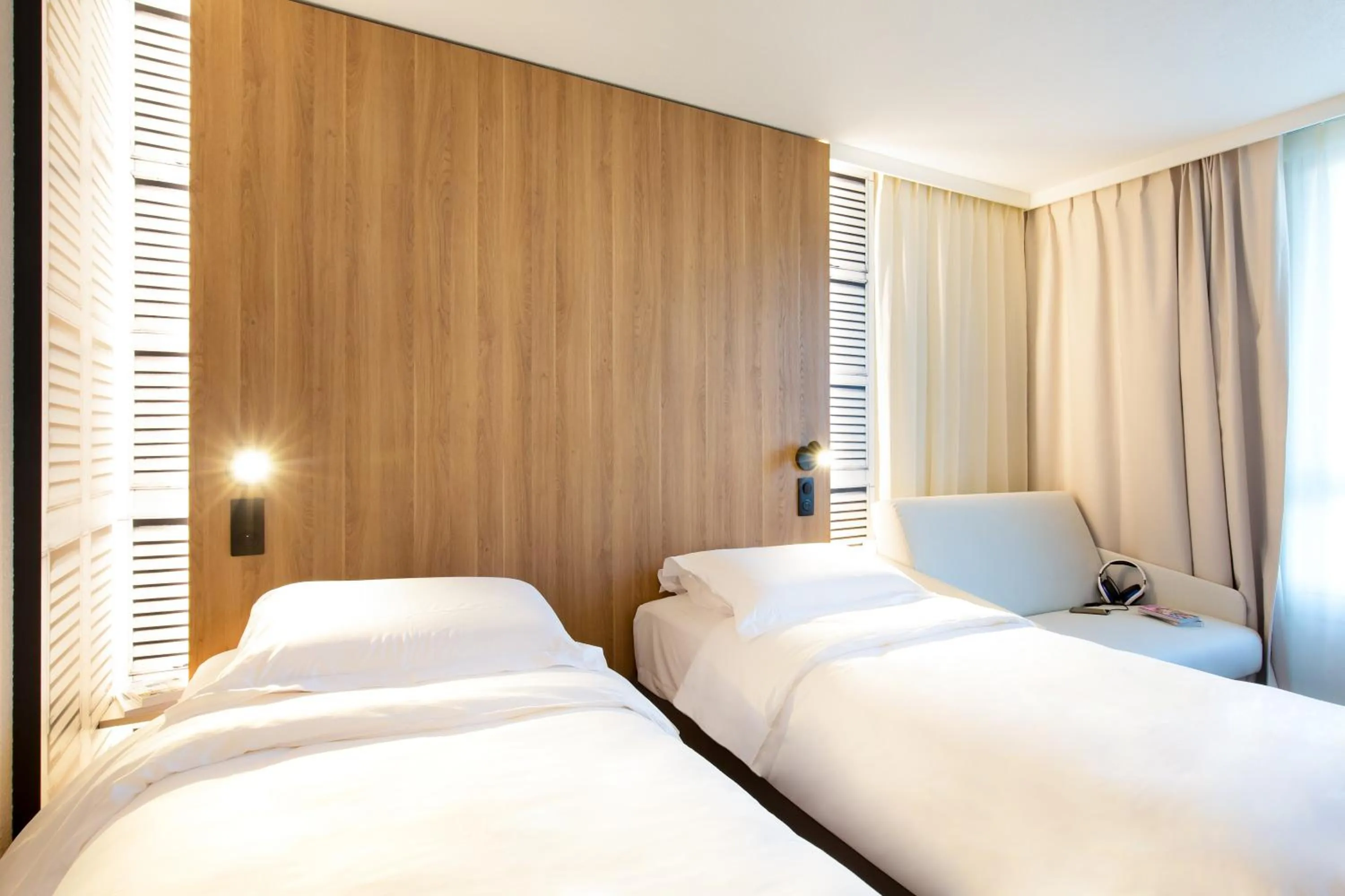 Bed in Novotel Aix-en-Provence Beaumanoir