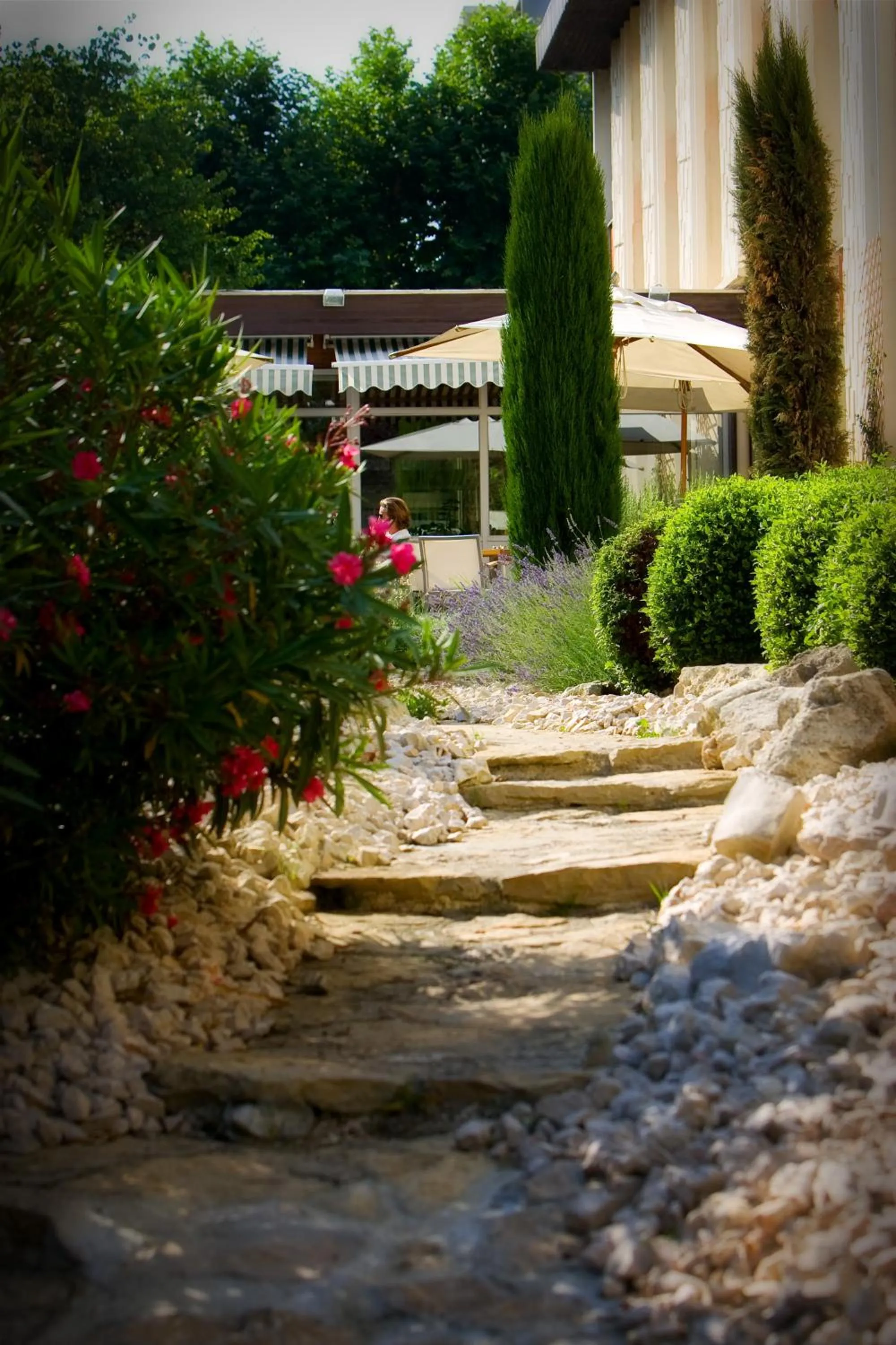 Garden in Novotel Aix-en-Provence Beaumanoir
