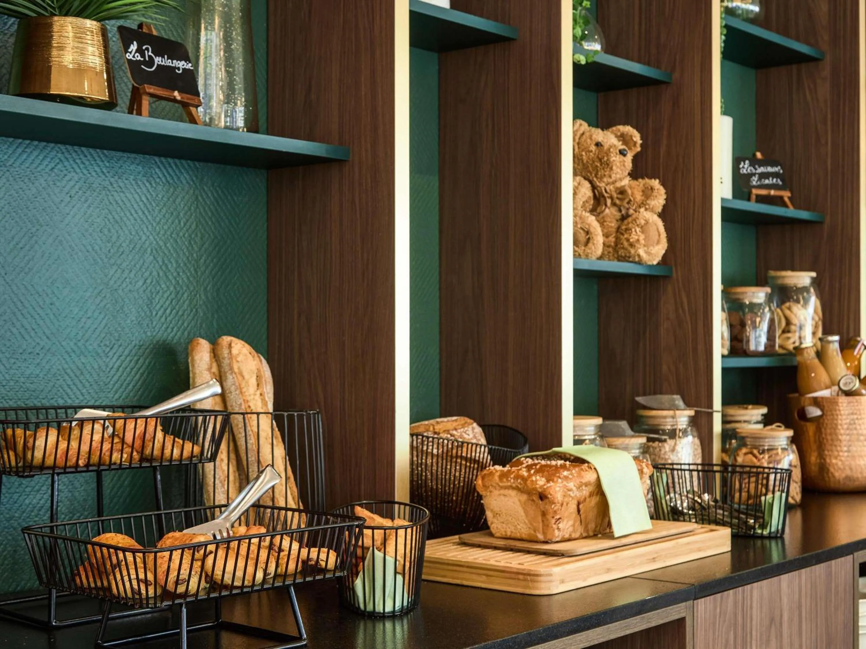 Breakfast in Mercure Aix en Provence Beaumanoir