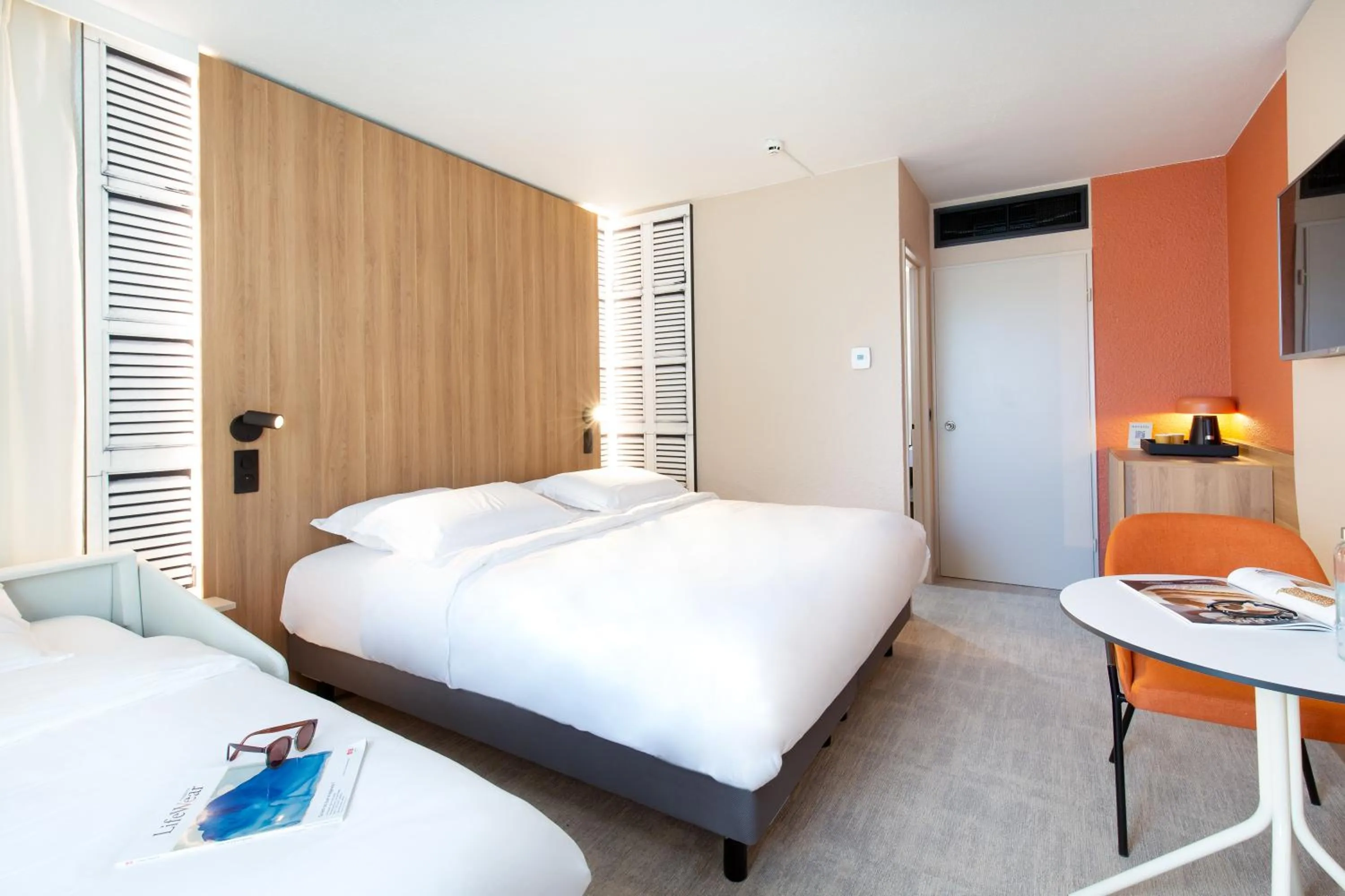 Bed in Novotel Aix-en-Provence Beaumanoir