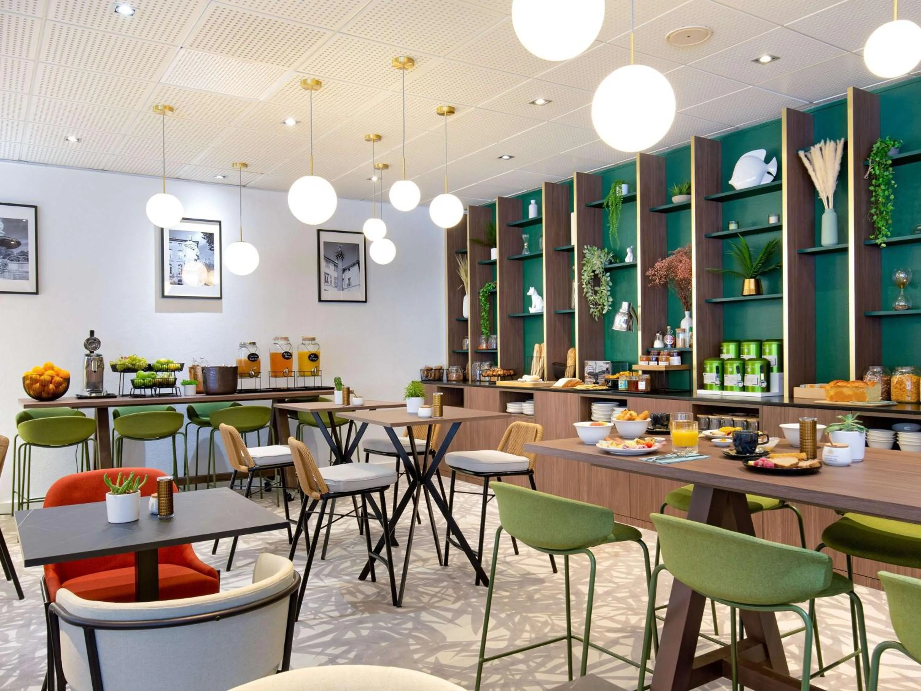 Property building in Novotel Aix-en-Provence Beaumanoir