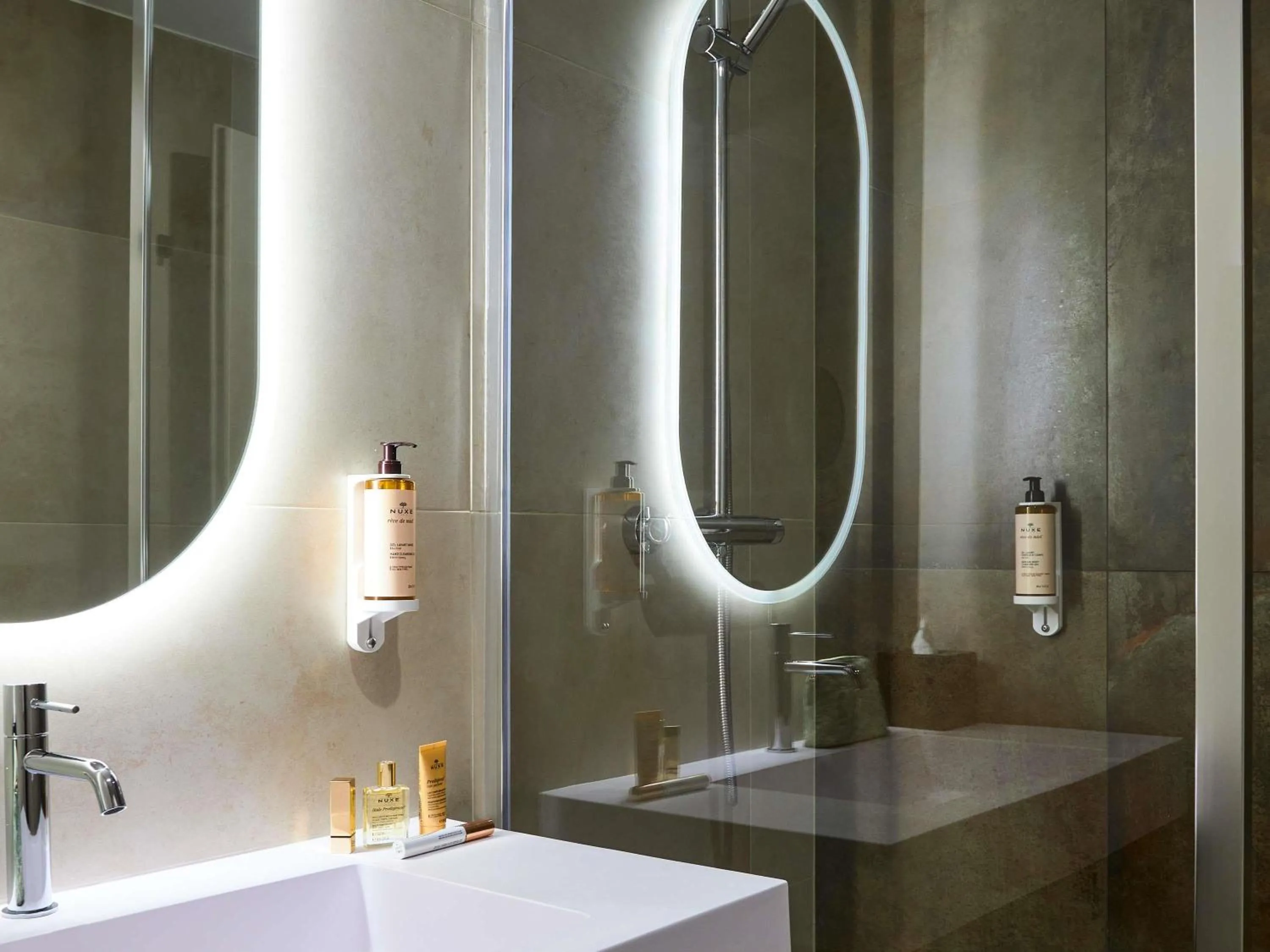 Bedroom in Mercure Aix en Provence Beaumanoir