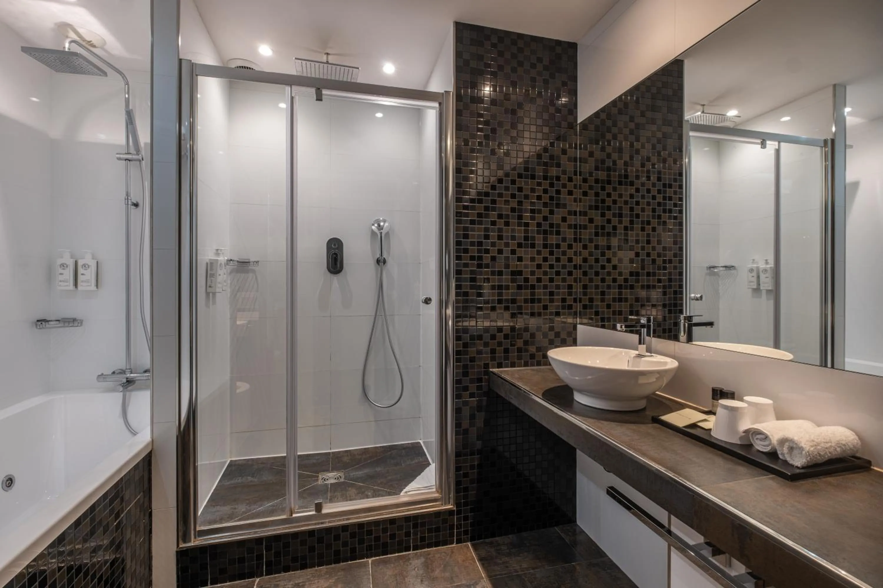 Bathroom in L'Empire Paris - Louvre