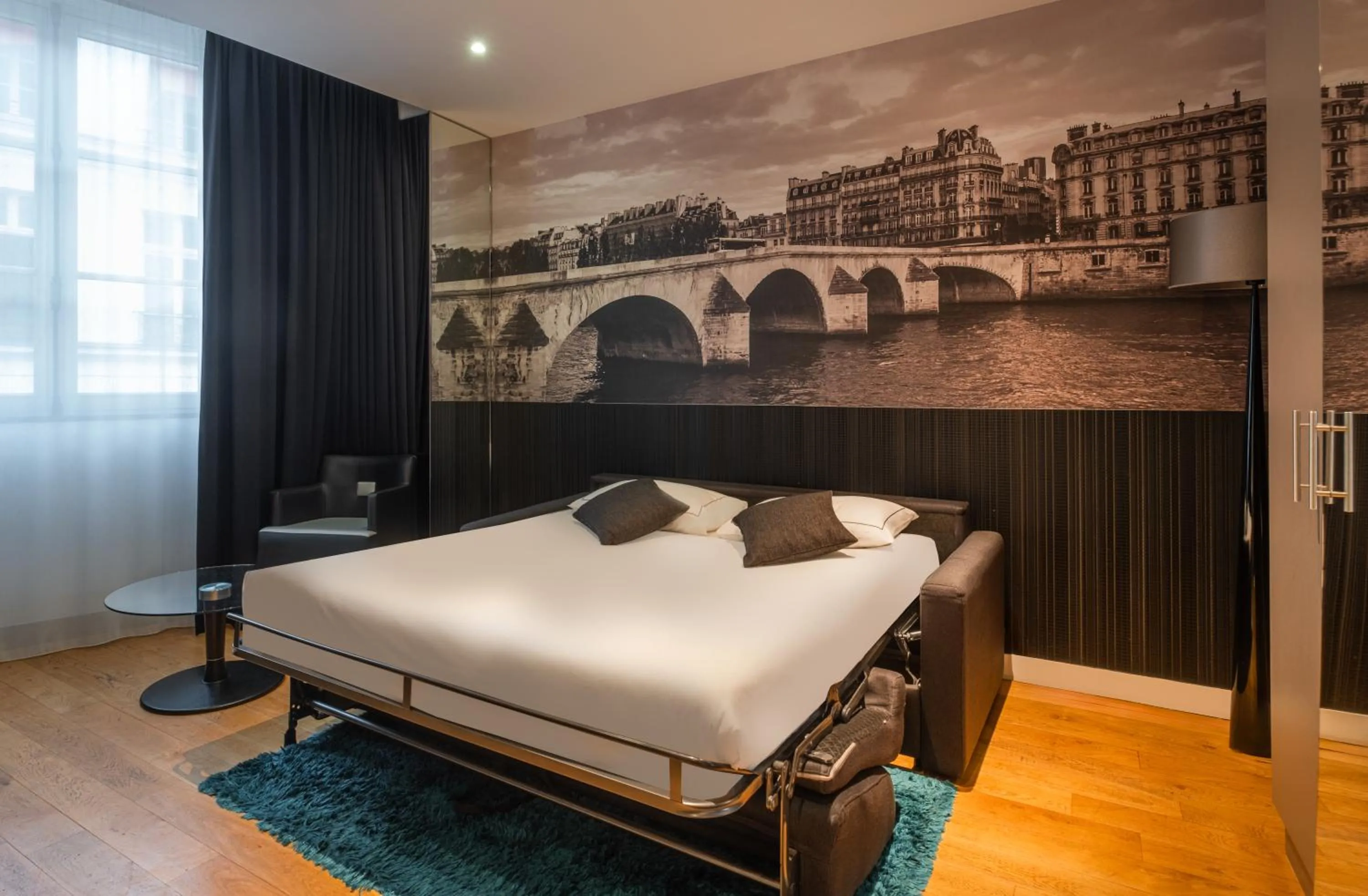 Bedroom, Bed in L'Empire Paris - Louvre