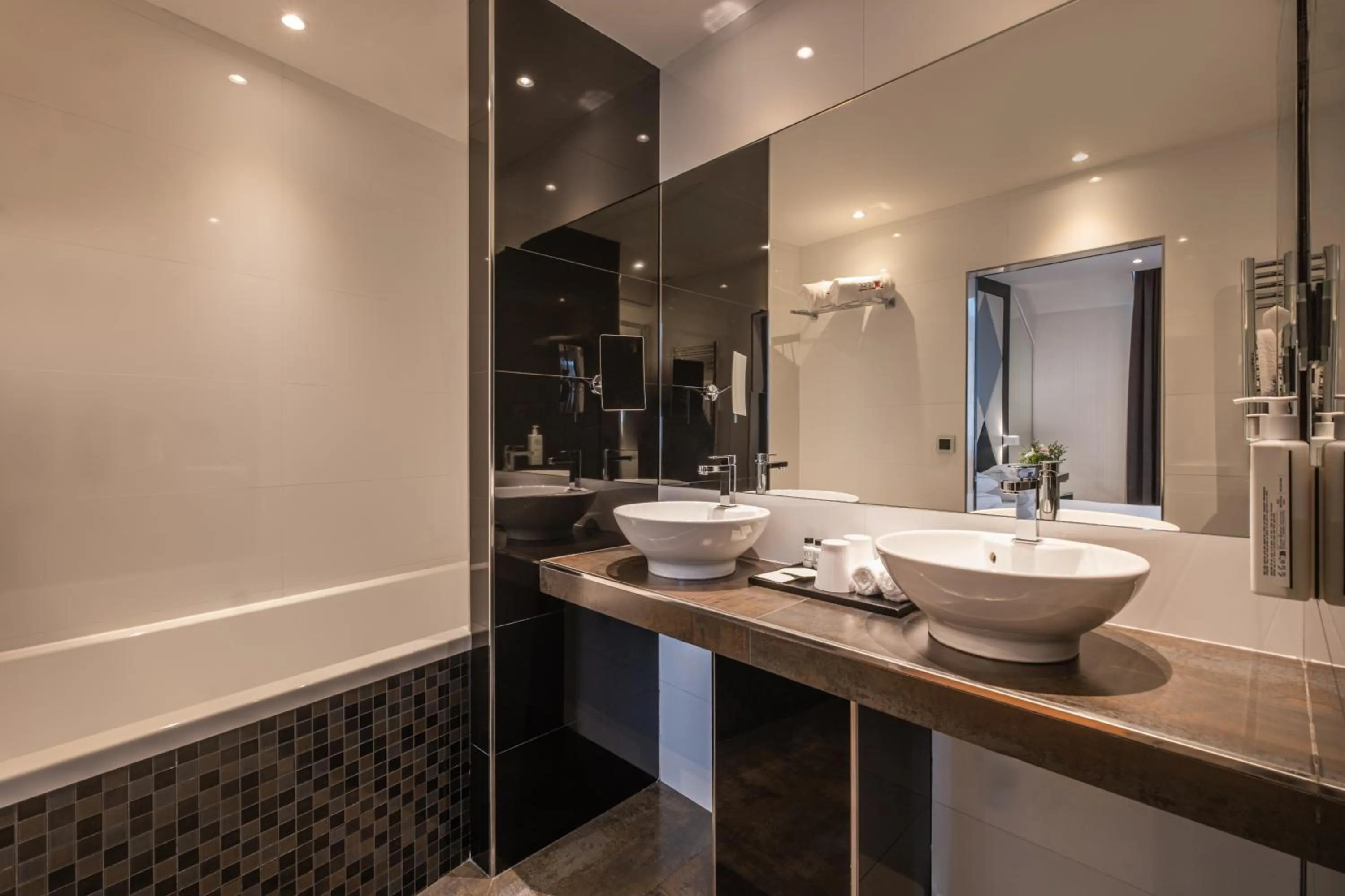 Bathroom in L'Empire Paris - Louvre