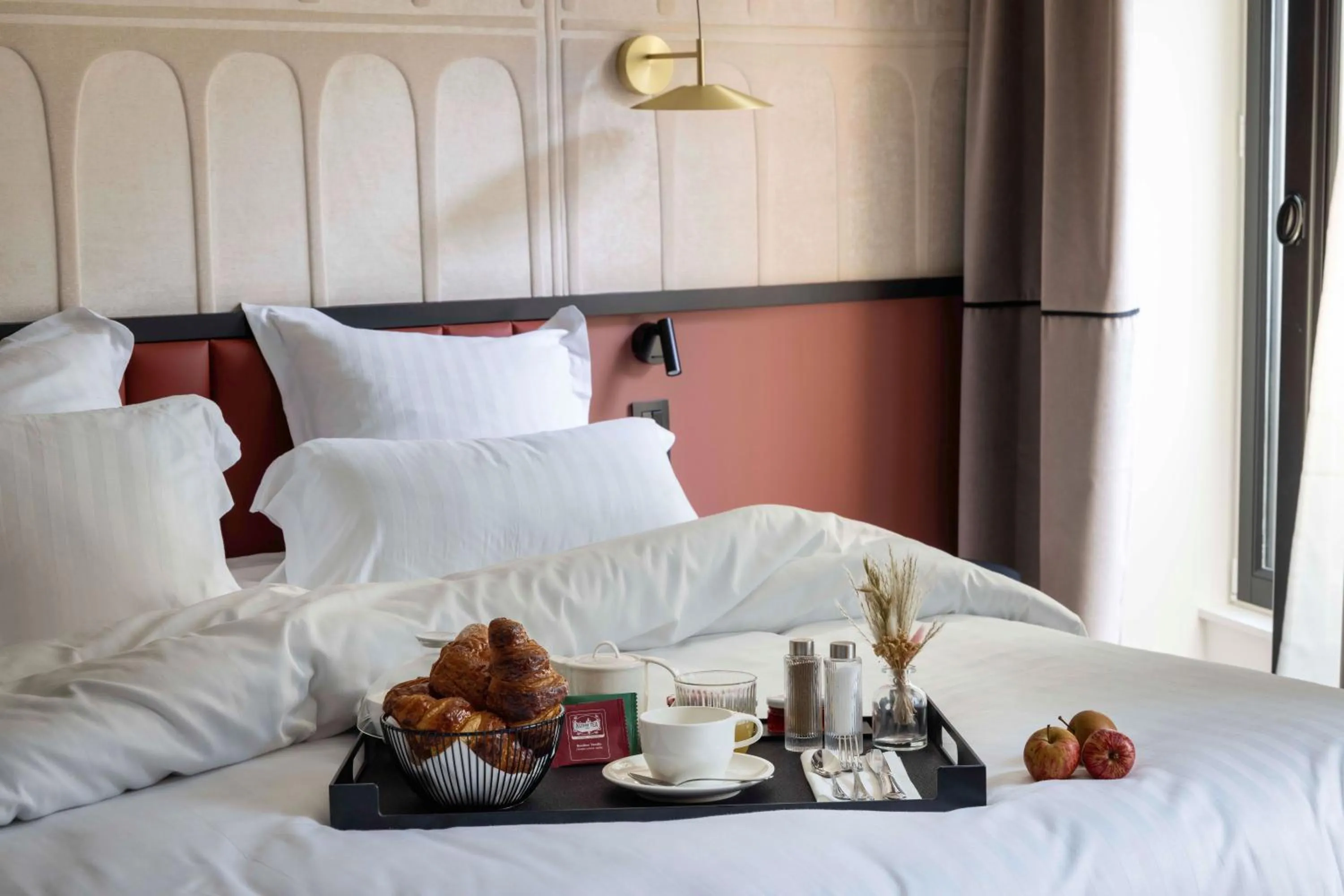 Breakfast, Bed in Hotel Grand Coeur Latin